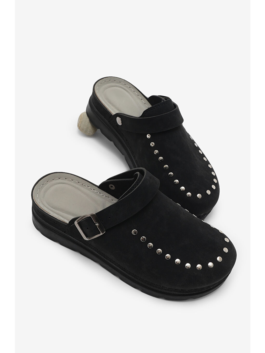 Kadın Siyah Rahat Kalıp Taşlı Tokalı Sandalet