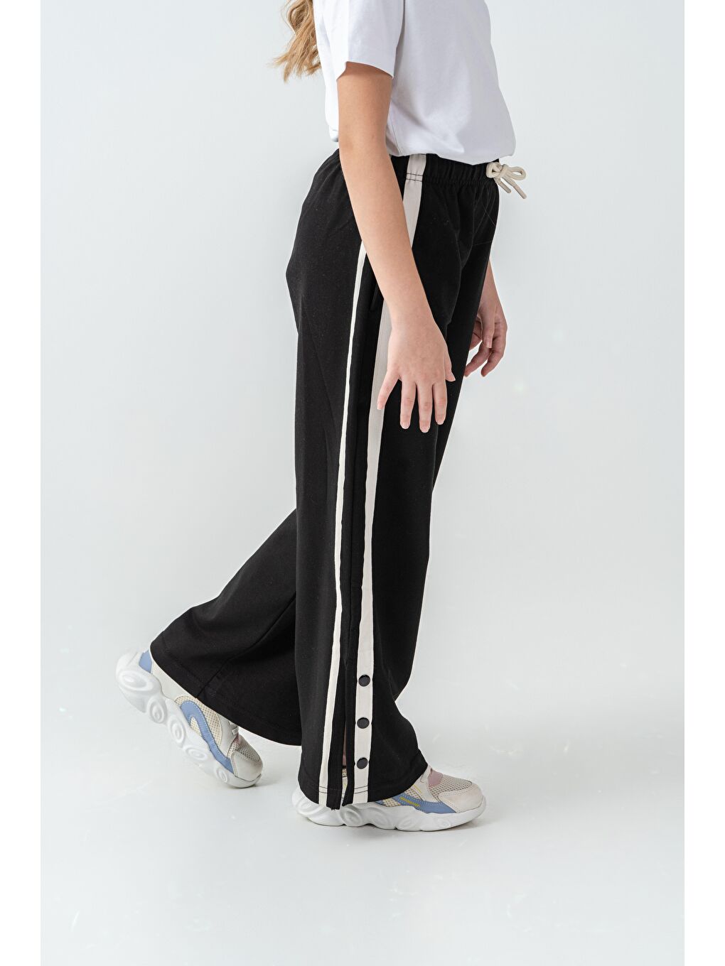 Siyah Yanlar Grogren Şeritli Paçalar Çıtçıtlı Kız Çocuk Eşofman Alt-2