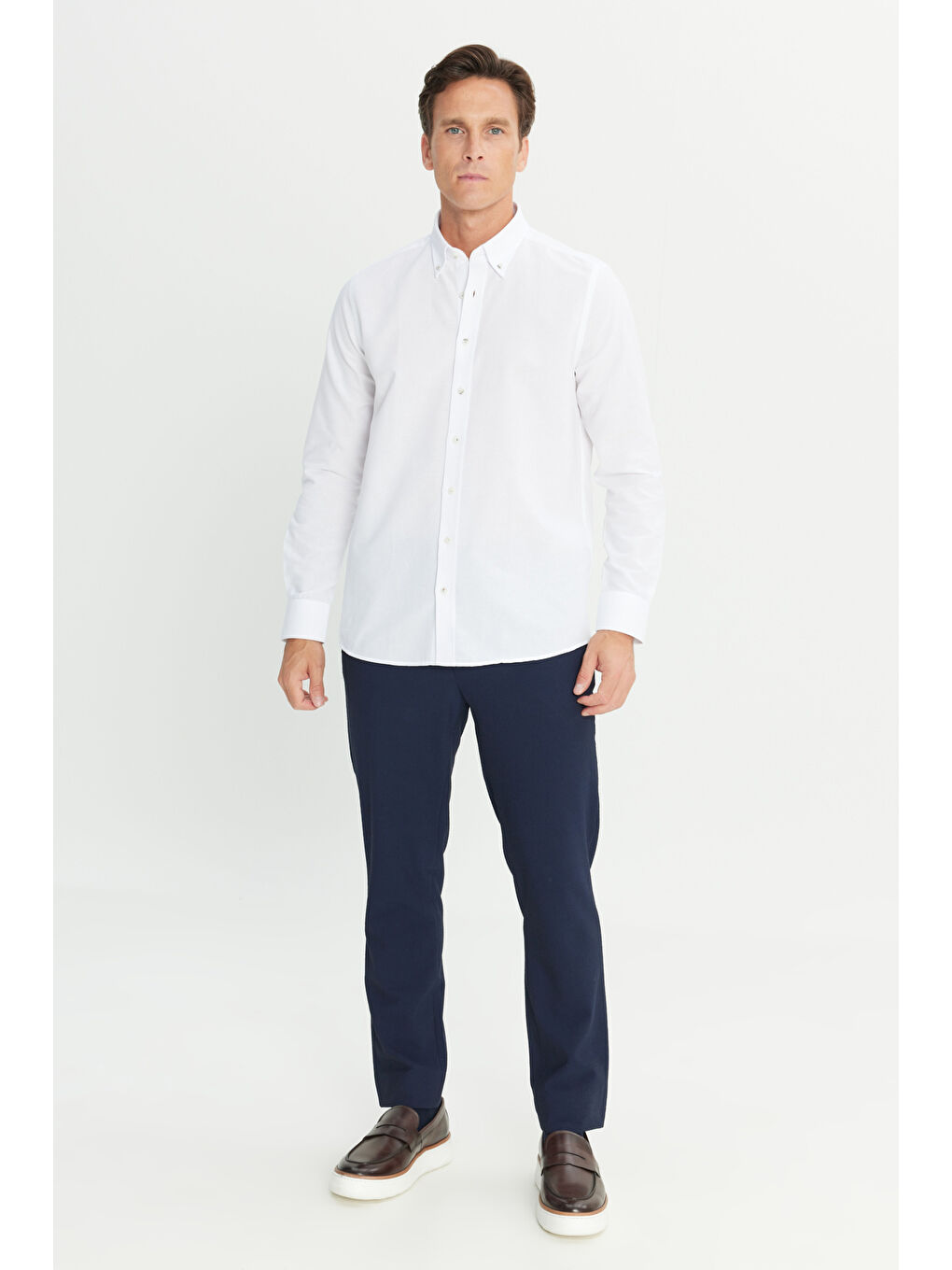 Erkek Beyaz Slim Fit Dar Kesim Düğmeli Yaka Pamuklu Gömlek-1