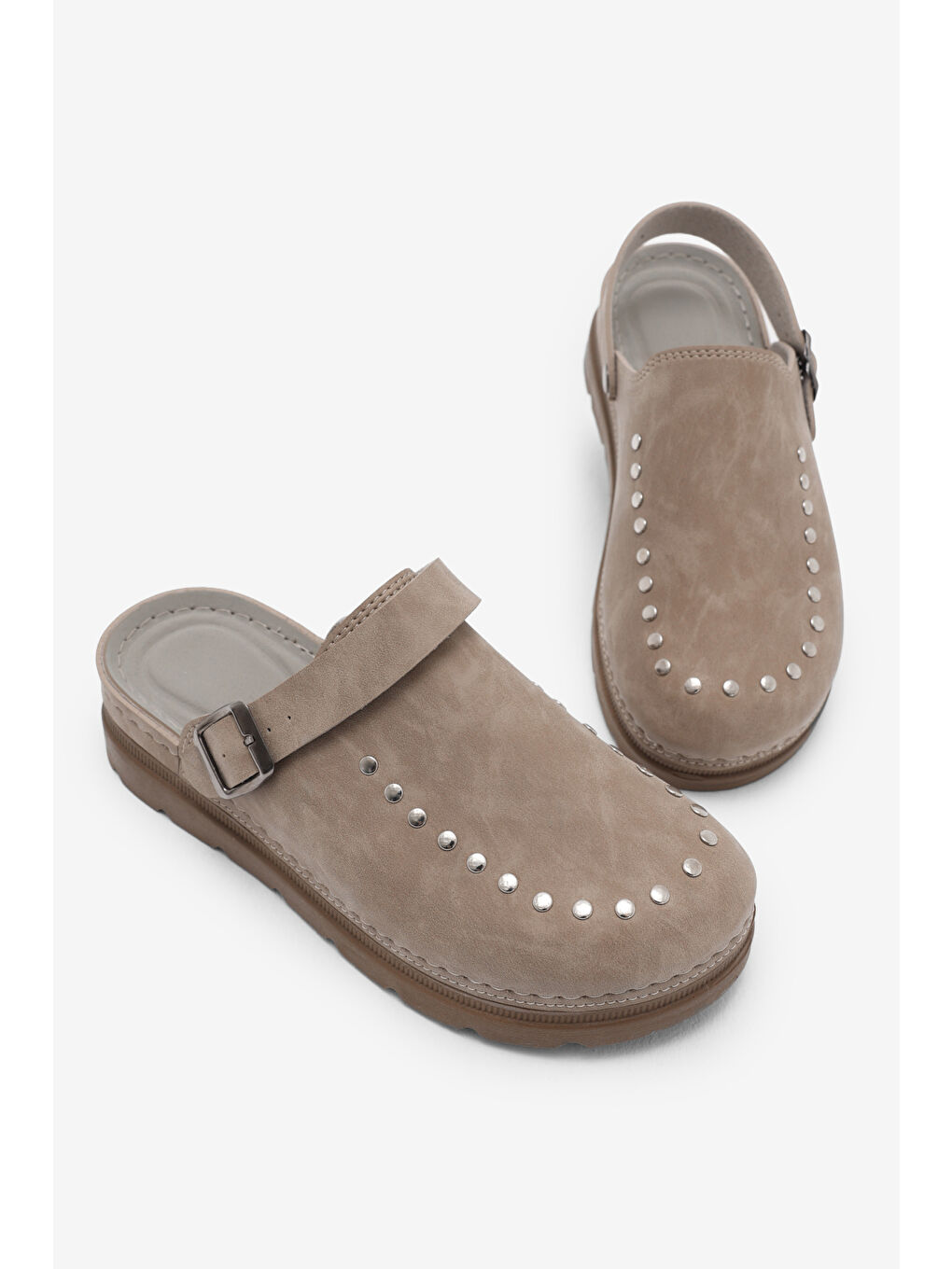 Kadın Bej Rahat Kalıp Taşlı Tokalı Sandalet-1