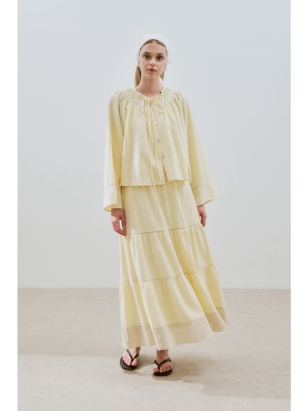 Dokulu İşlemeli Kısa Bluz Sarı