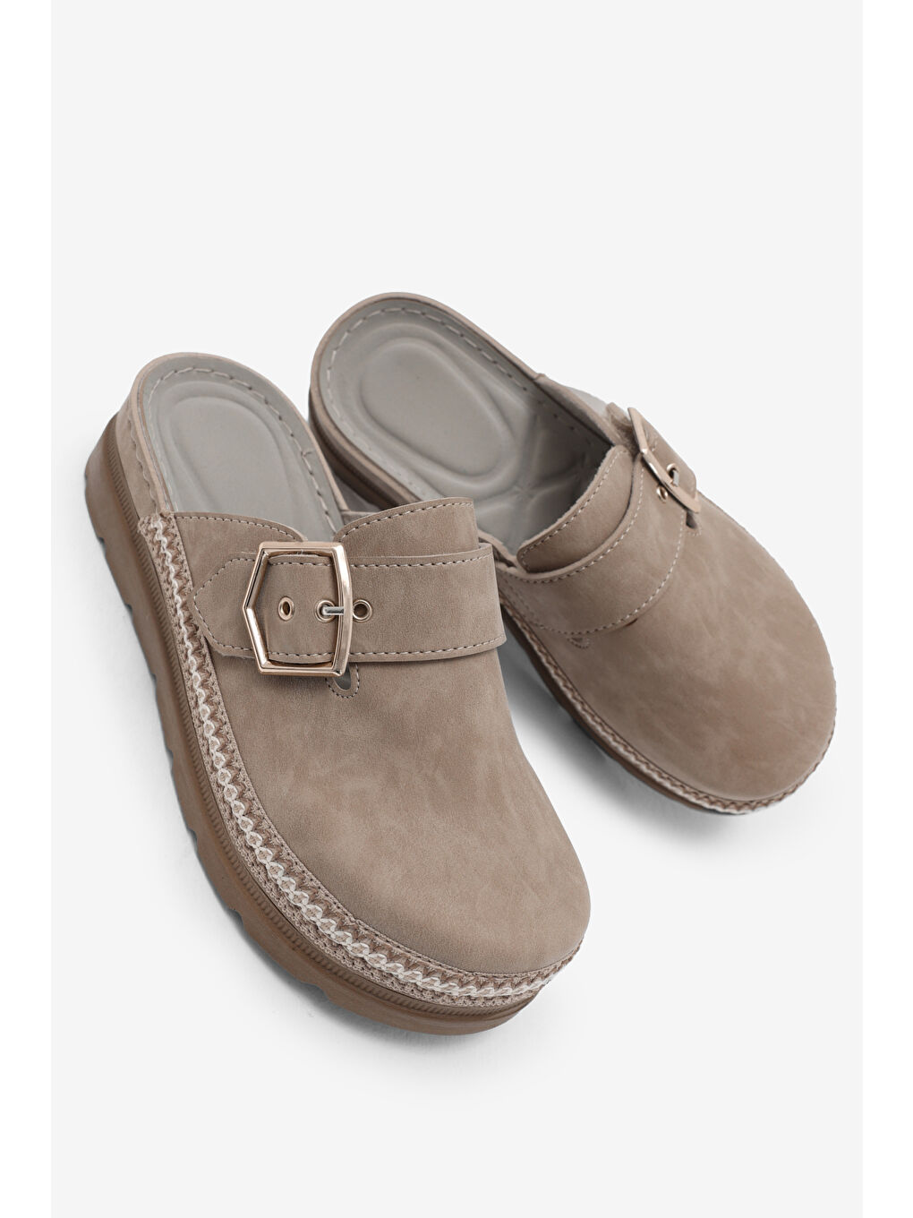 Kadın Bej Poli Taban Rahat Kalıp Tokalı Terlik-1