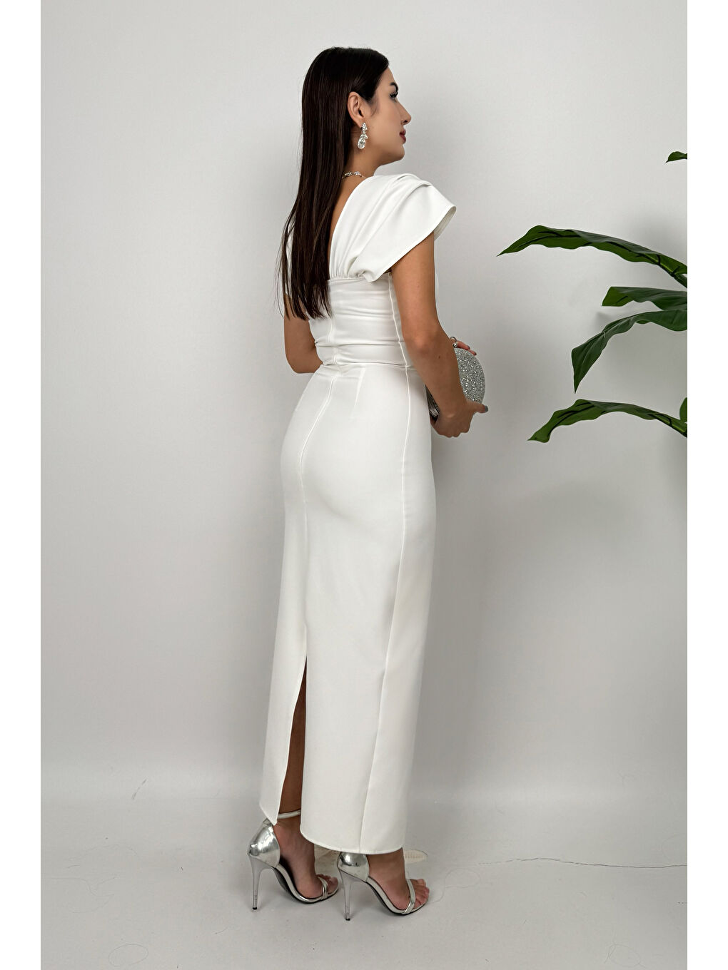 Kadın Beyaz Düşük Omuz Taş Detay Yırtmaçlı Maxi Kalem Elbise-4