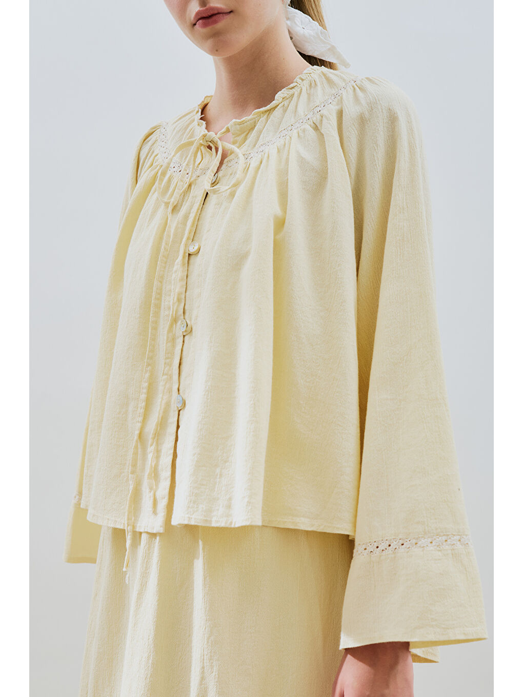 Dokulu İşlemeli Kısa Bluz Sarı-3