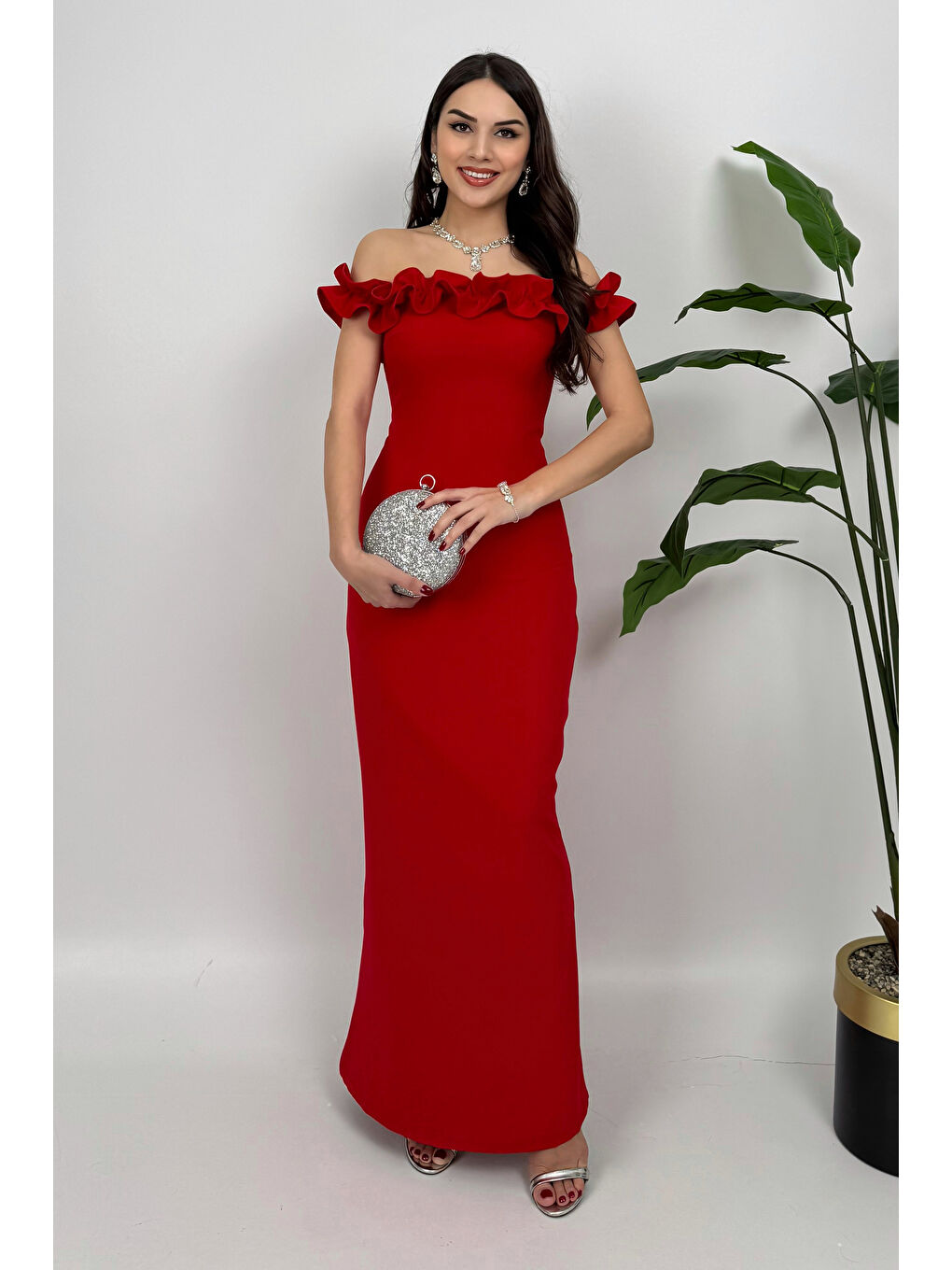 Kadın Kırmızı Fırfırlı Kayık Yaka Uzun Abiye Elbise-2
