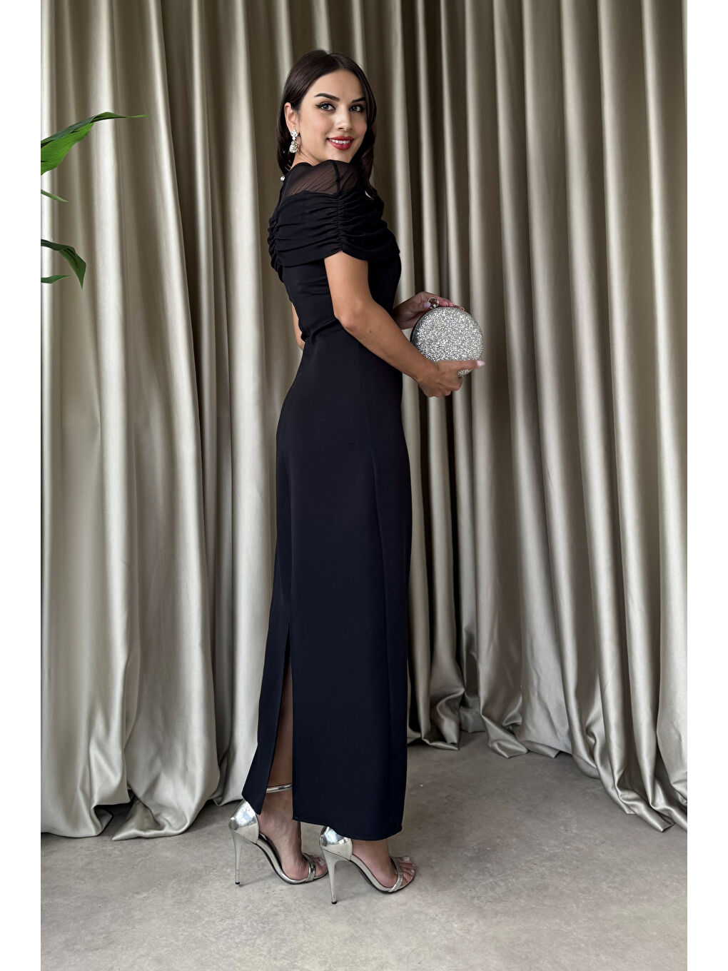 Kadın Siyah Taş Yaka Drapeli Midi Davet Elbisesi-4