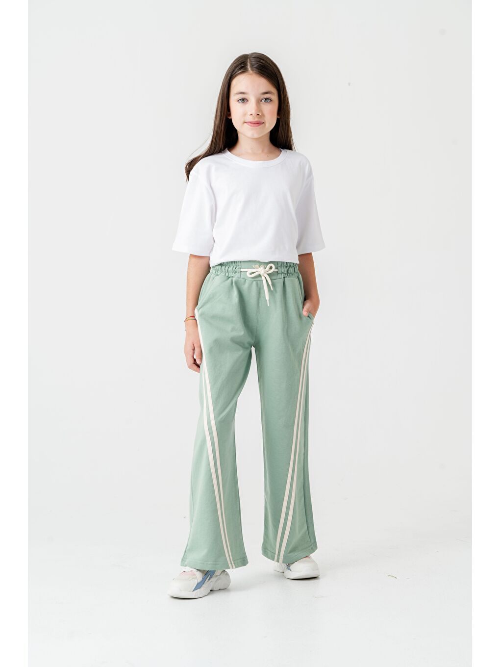 Yeşil Geniş Paçalı Balık Sırtı Yanları Şeritli Kız Çocuk Eşofman Altı