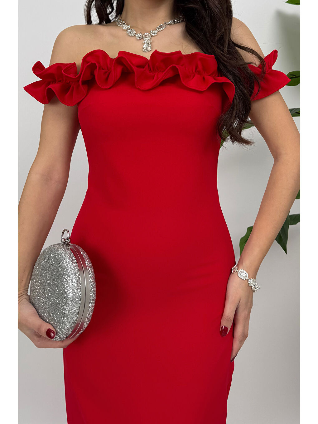 Kadın Kırmızı Fırfırlı Kayık Yaka Uzun Abiye Elbise-4