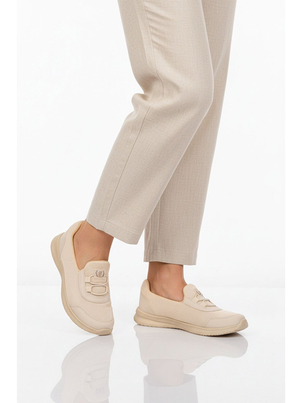 Bej Fileli Hafif Esnek Kolay Giyilebilir Kadın Casual Ayakkabı 575 G