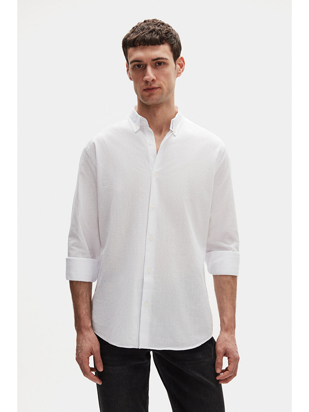 Comfort Beyaz Düğmeli Yaka Rahat Kesim Keten Görünümlü %100 Pamuk Gömlek