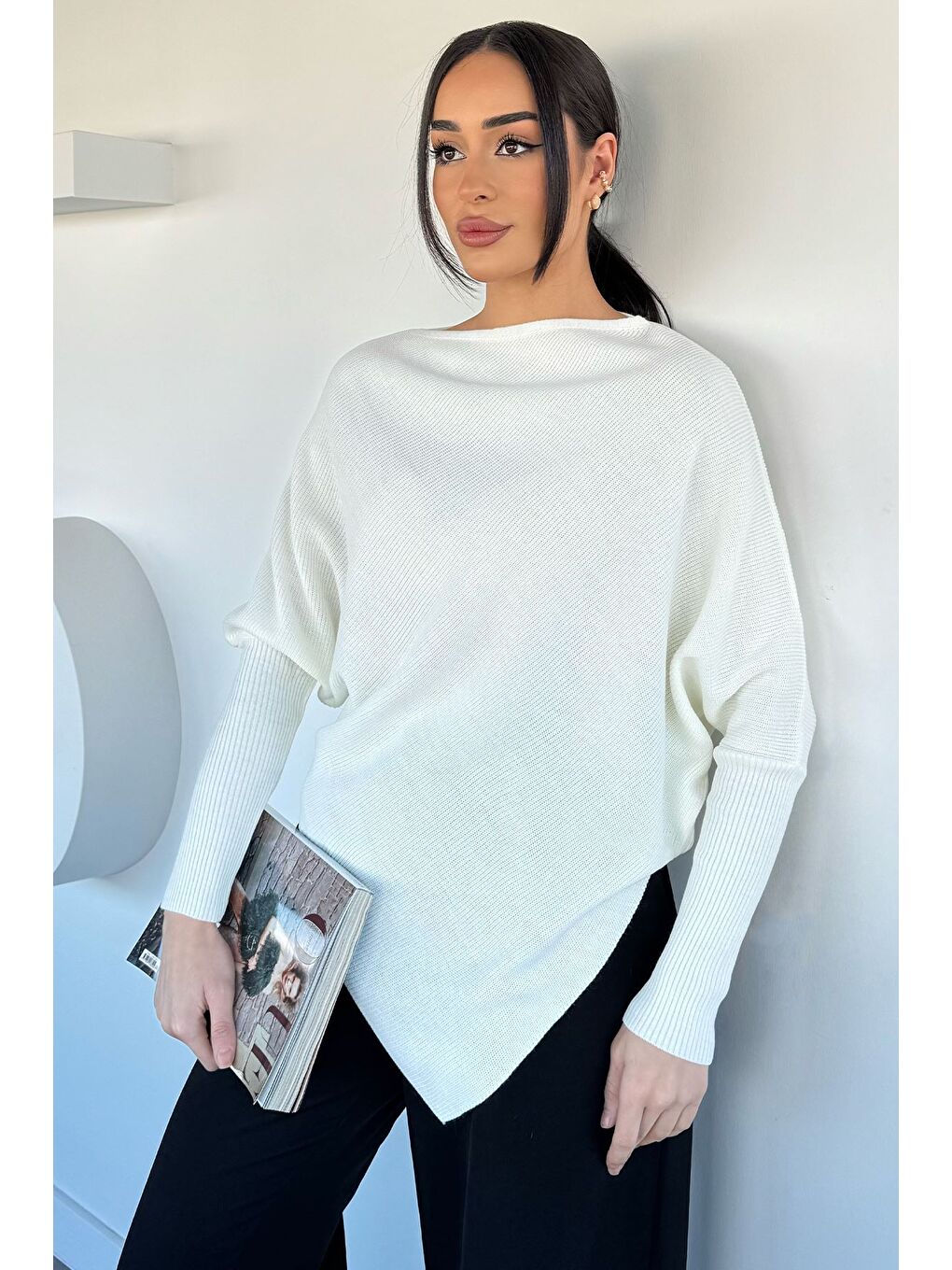 Ekru Asimetrik Kesim Triko Kazak