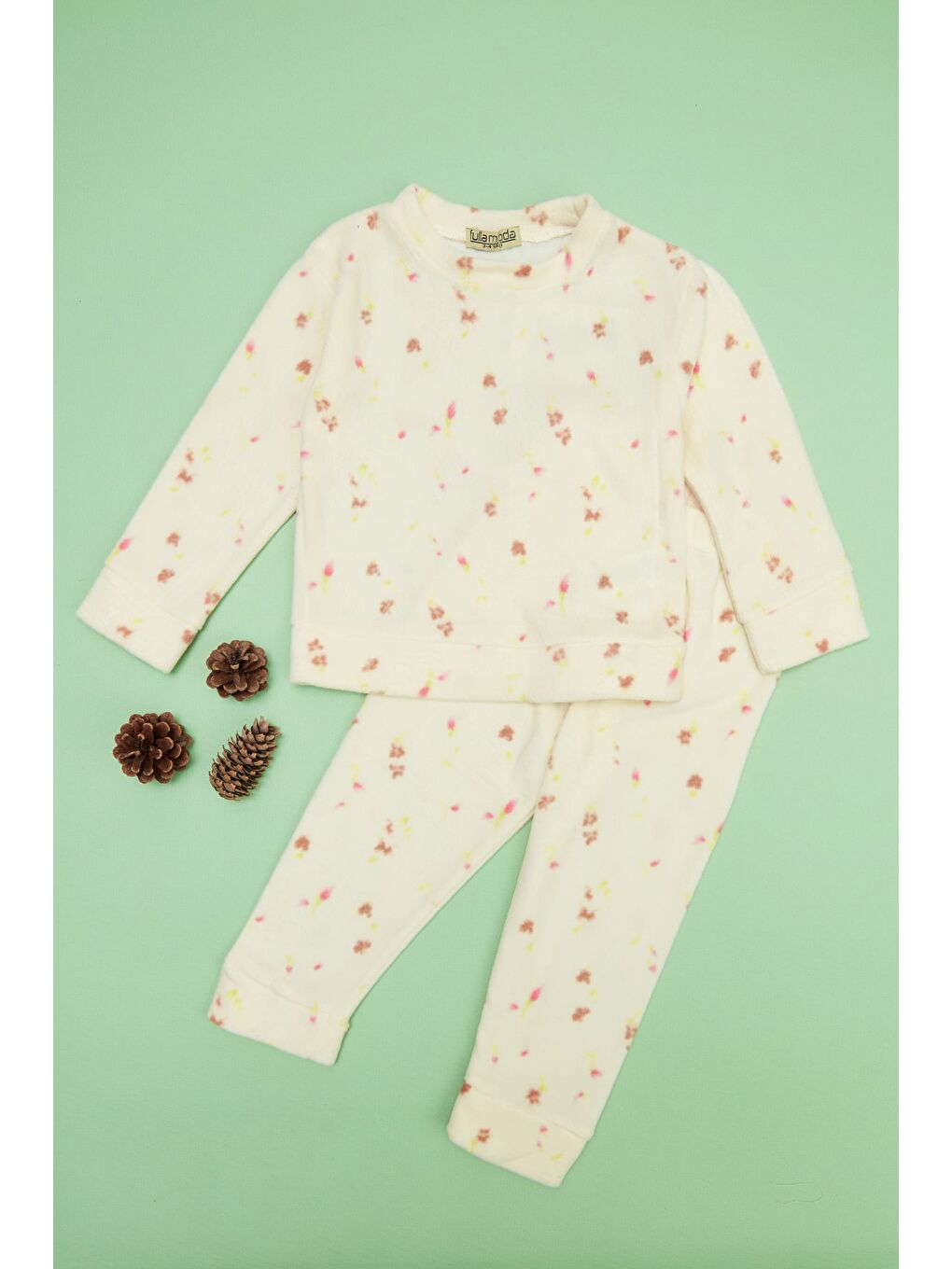 Bej Çiçek Desenli Polar Kız Çocuk Pijama Takımı-2