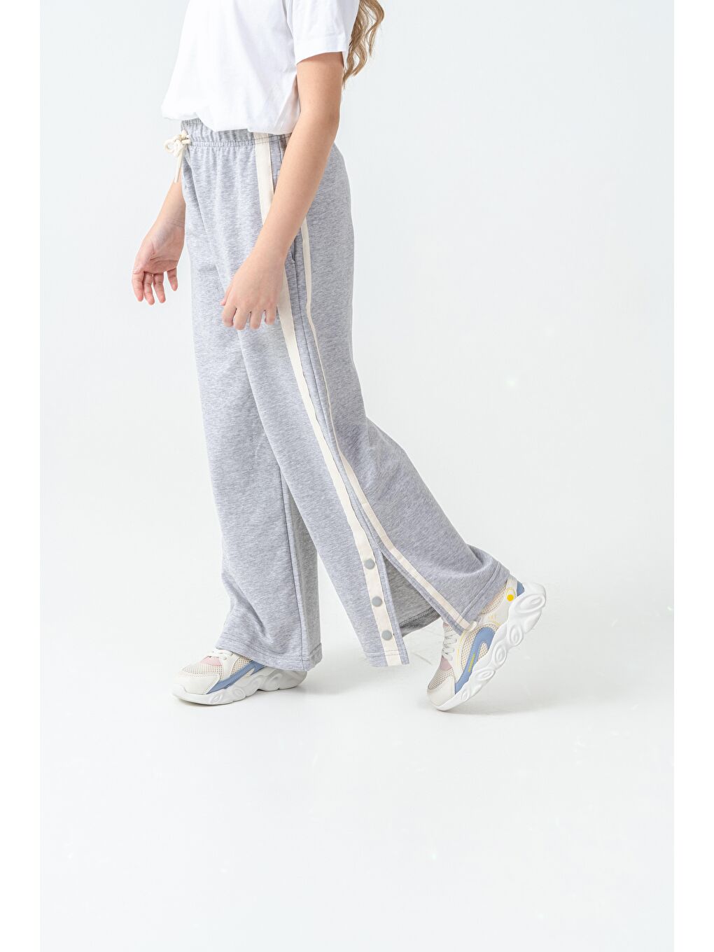 Gri Yanlar Grogren Şeritli Paçalar Çıtçıtlı Kız Çocuk Eşofman Alt-1