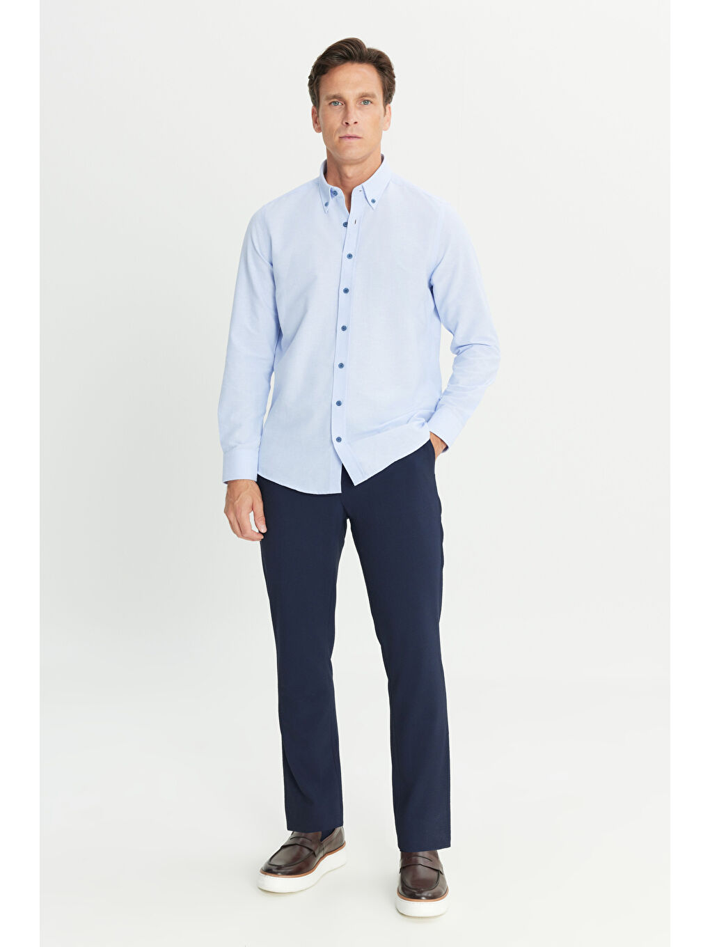 Erkek Açık Mavi Slim Fit Dar Kesim Düğmeli Yaka Pamuklu Gömlek-1