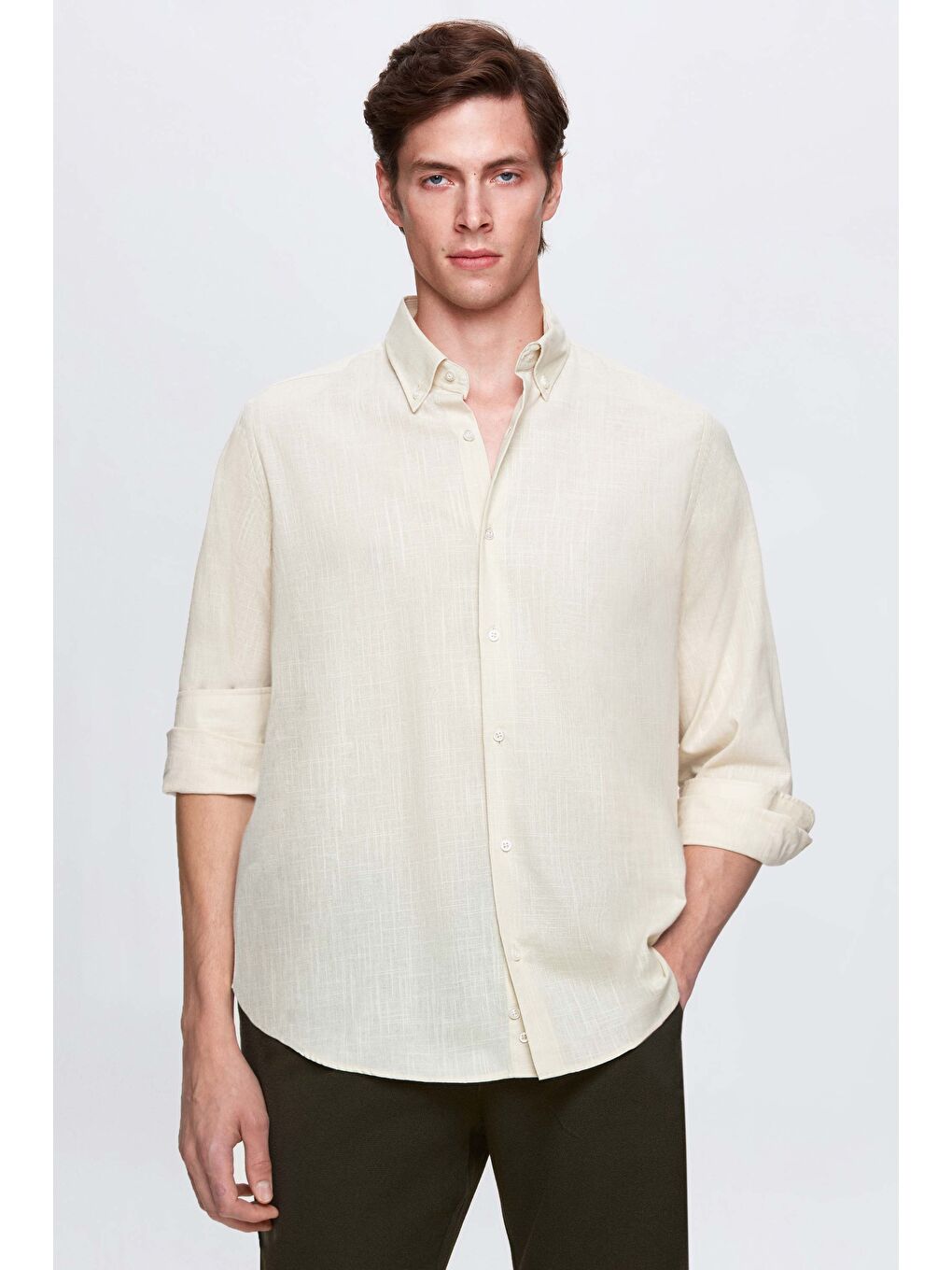 Comfort Bej Düğmeli Yaka Rahat Kesim Keten Görünümlü %100 Pamuk Gömlek