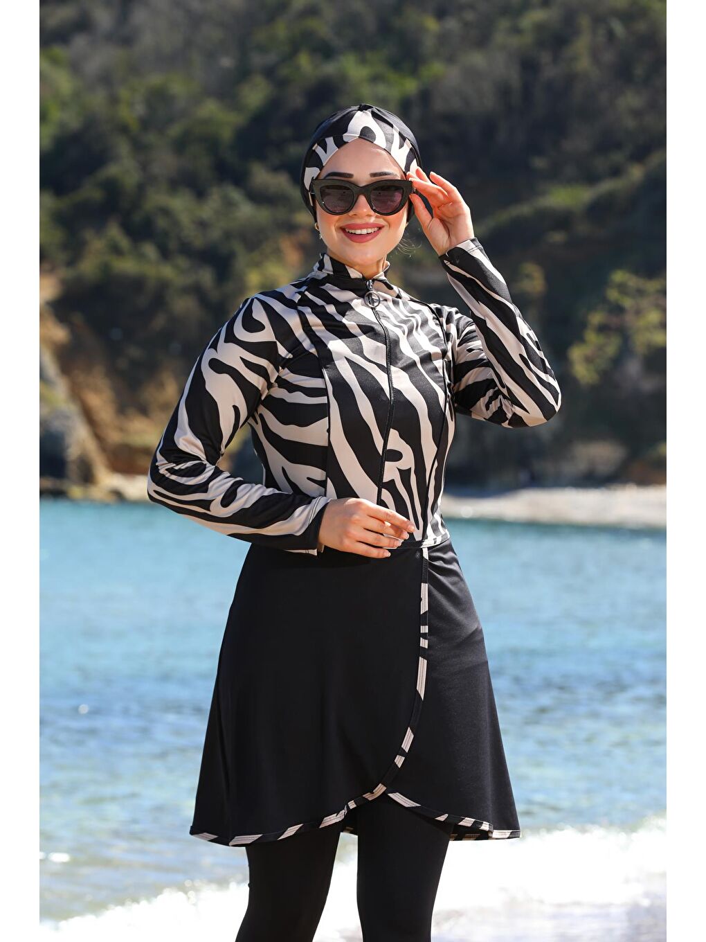 Siyah Zebra Desen Pareo Model Taytlı Kapalı Tesettür Mayo 335012