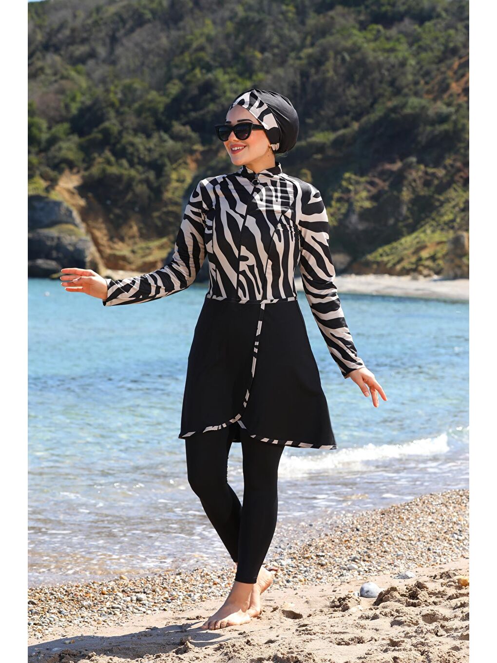 Siyah Zebra Desen Pareo Model Taytlı Kapalı Tesettür Mayo 335012-2