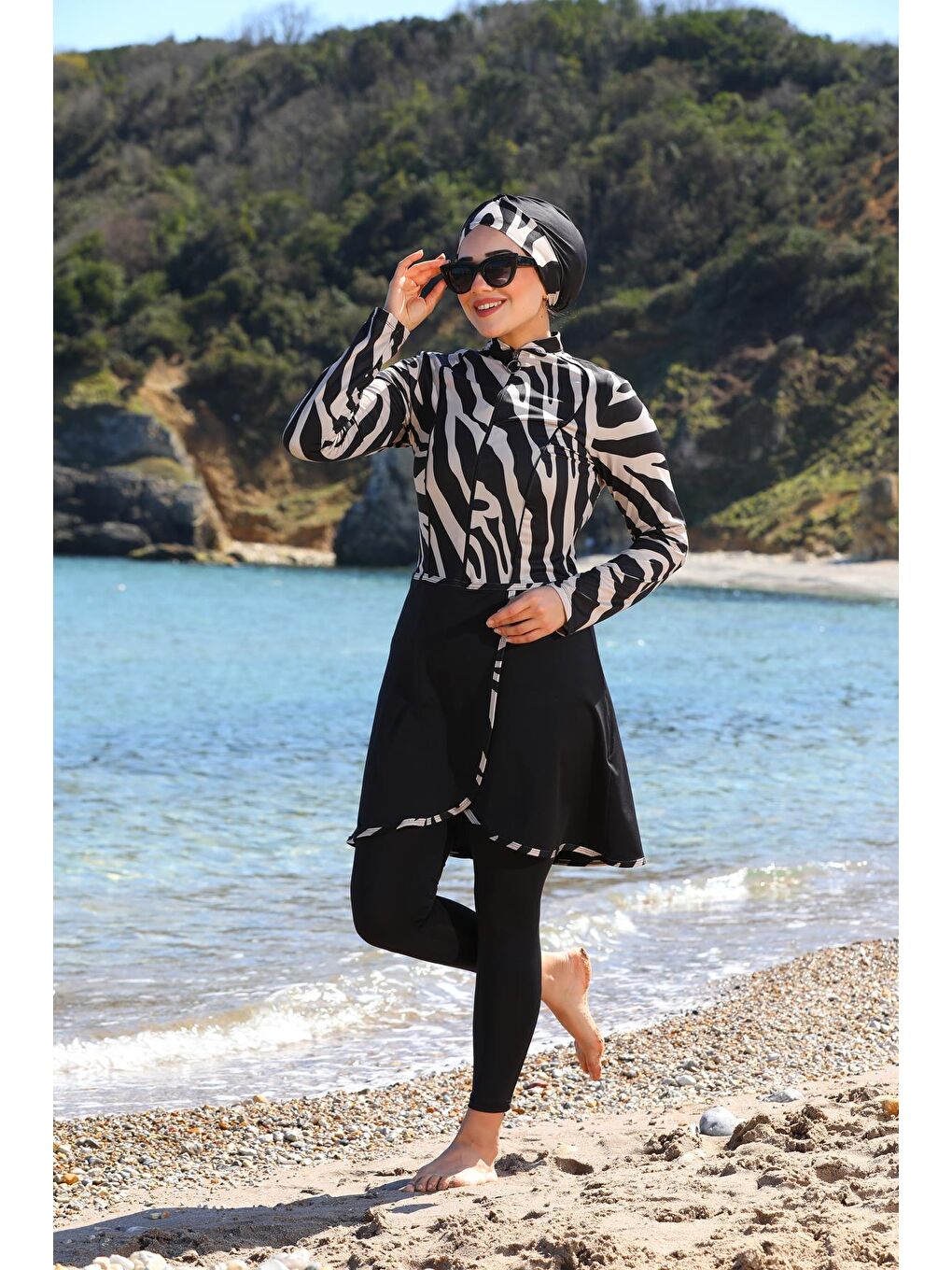 Siyah Zebra Desen Pareo Model Taytlı Kapalı Tesettür Mayo 335012-3