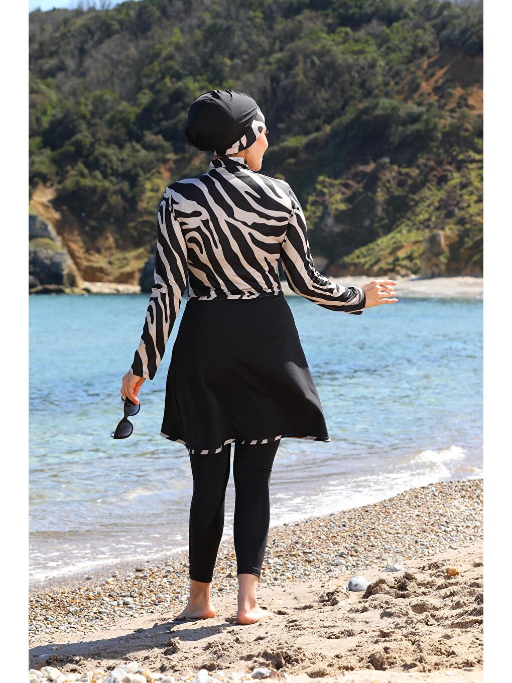 Siyah Zebra Desen Pareo Model Taytlı Kapalı Tesettür Mayo 335012-4