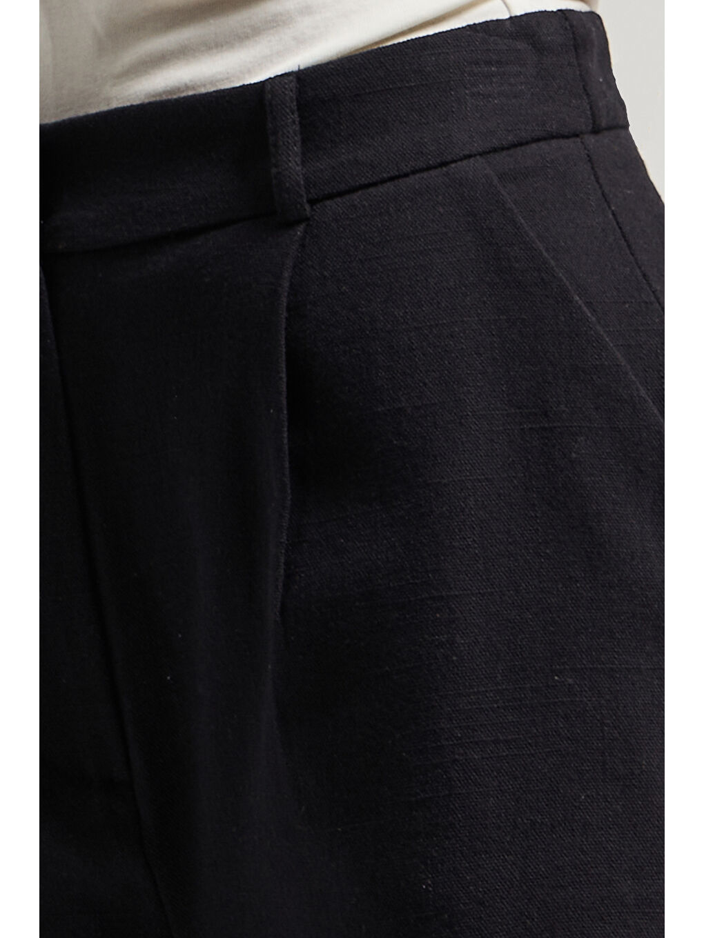 Kadın Siyah s5-1 Rahat Kesim Midi Önü Pileli Mom Fit Keten Kumaş Şort-2