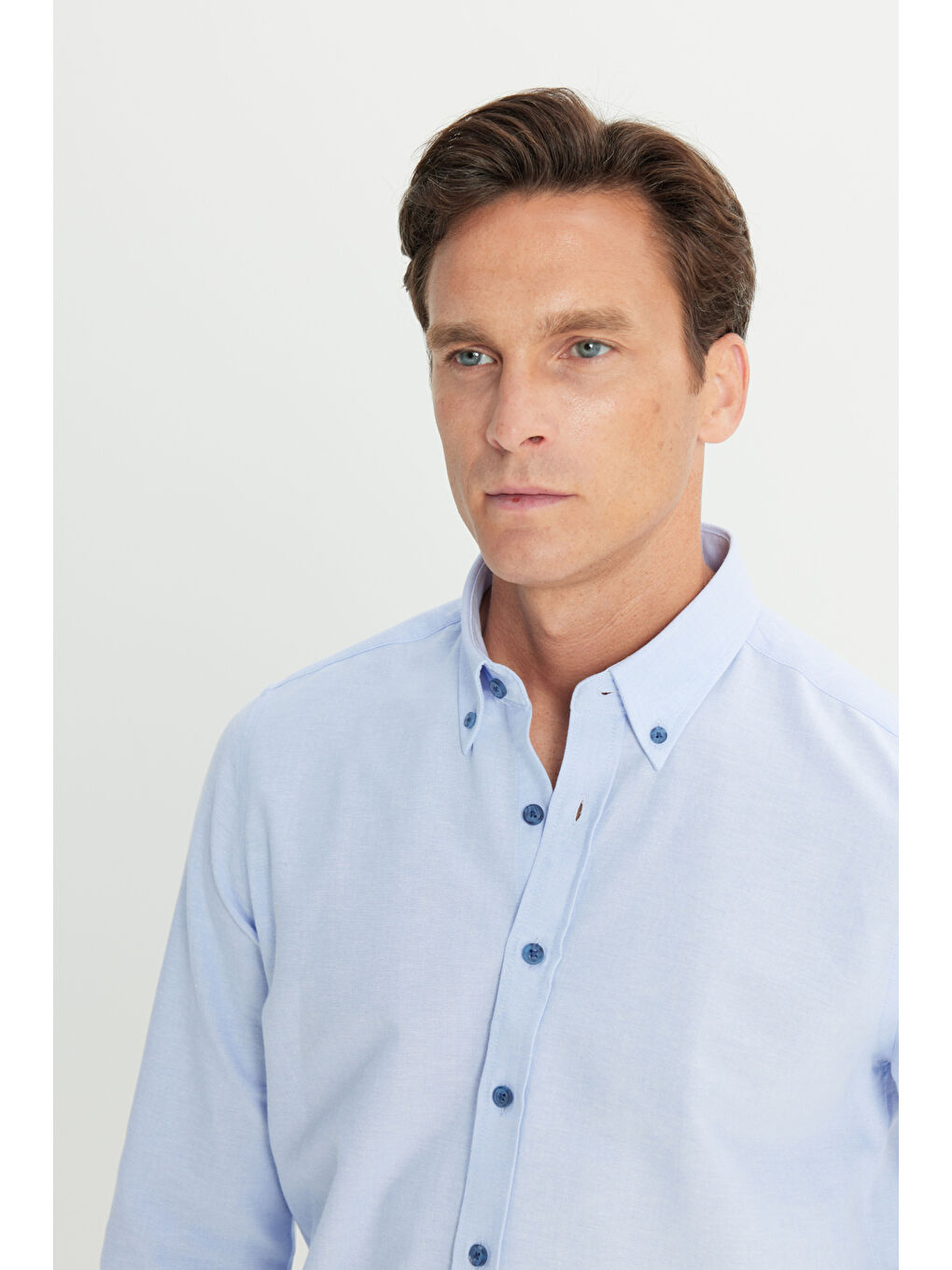 Erkek Açık Mavi Slim Fit Dar Kesim Düğmeli Yaka Pamuklu Gömlek-4