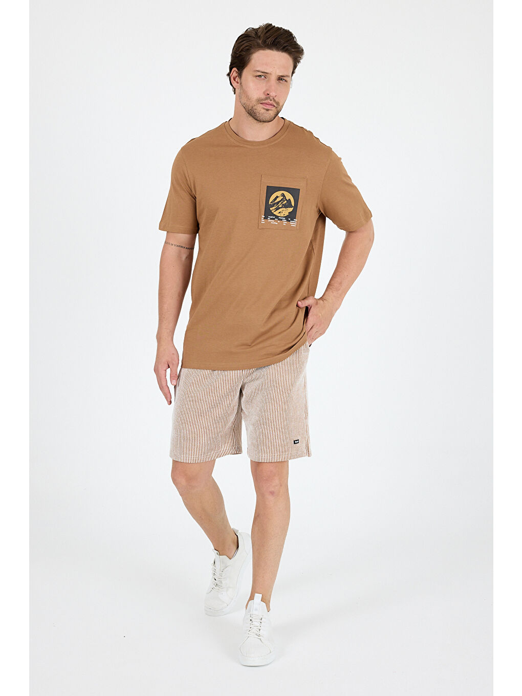 Kahverengi Erkek %100 Pamuk Cep Detaylı Baskılı Tişört – Bisiklet Yaka, Yazlık Model Erkek Tişört 0105-2