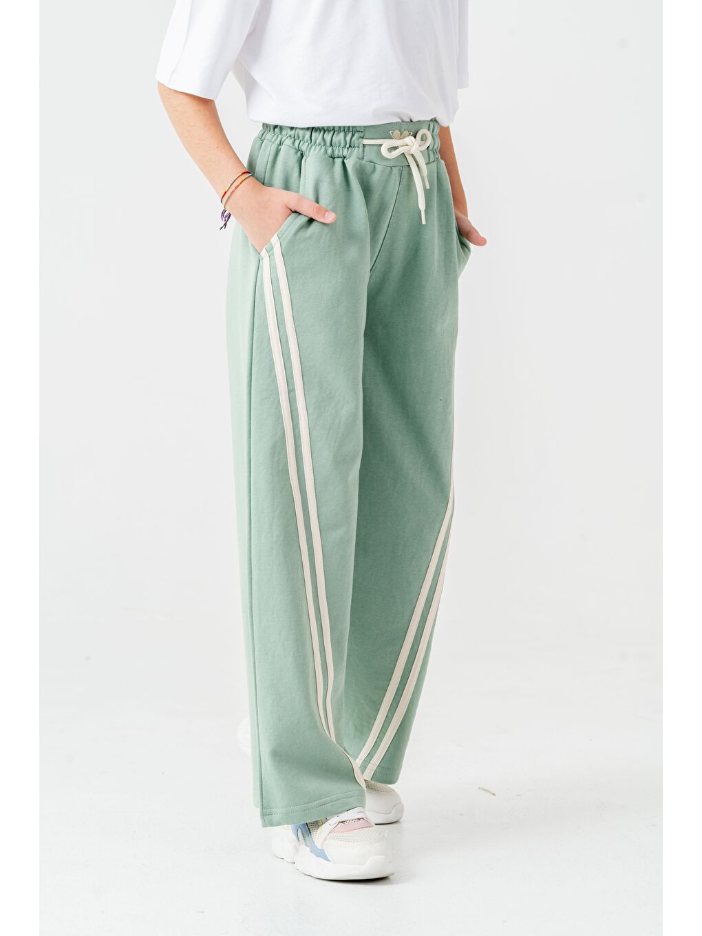 Yeşil Geniş Paçalı Balık Sırtı Yanları Şeritli Kız Çocuk Eşofman Altı-3