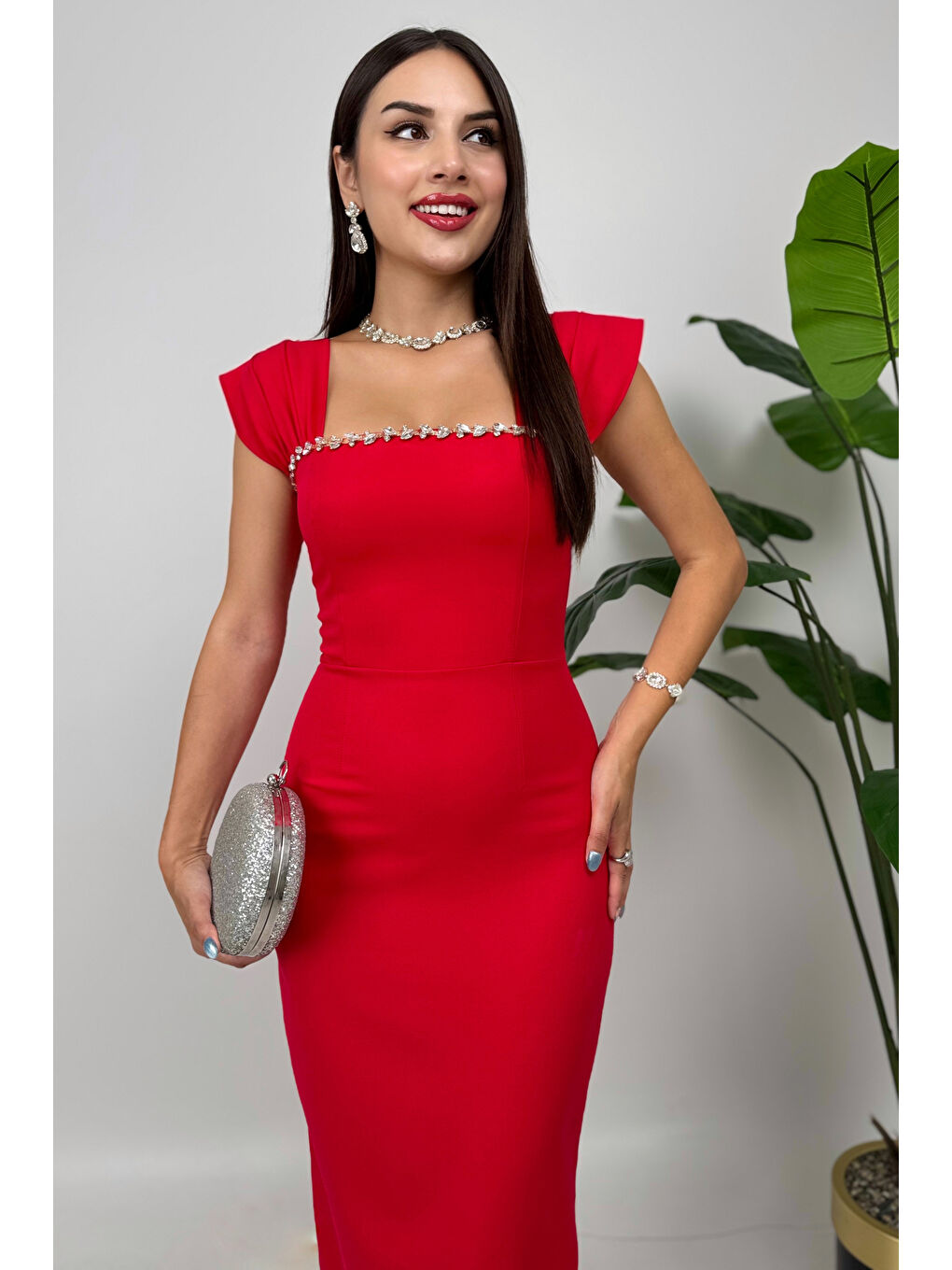 Kadın Kırmızı Düşük Omuz Taş Detay Yırtmaçlı Maxi Kalem Elbise-1