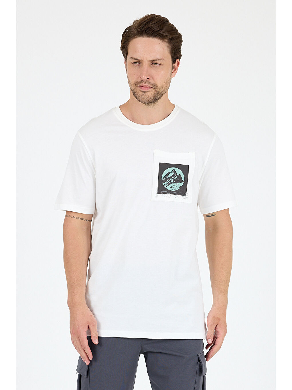 Ekru Erkek %100 Pamuk Cep Detaylı Baskılı Tişört – Bisiklet Yaka, Yazlık Model Erkek Tişört 0105