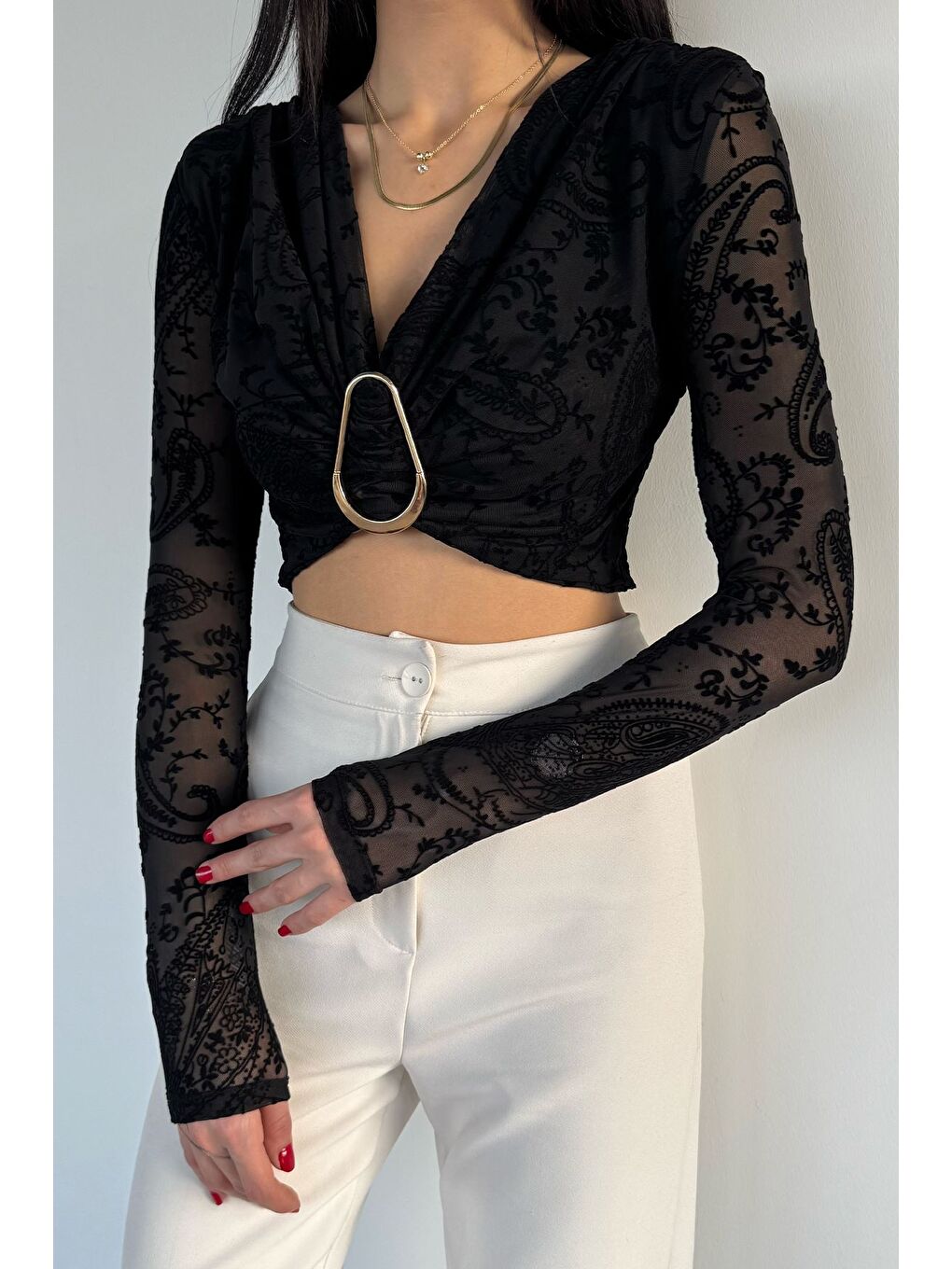 Siyah Kadın Omuz Vatkalı Ön Tokalı Crop Top Bluz-2