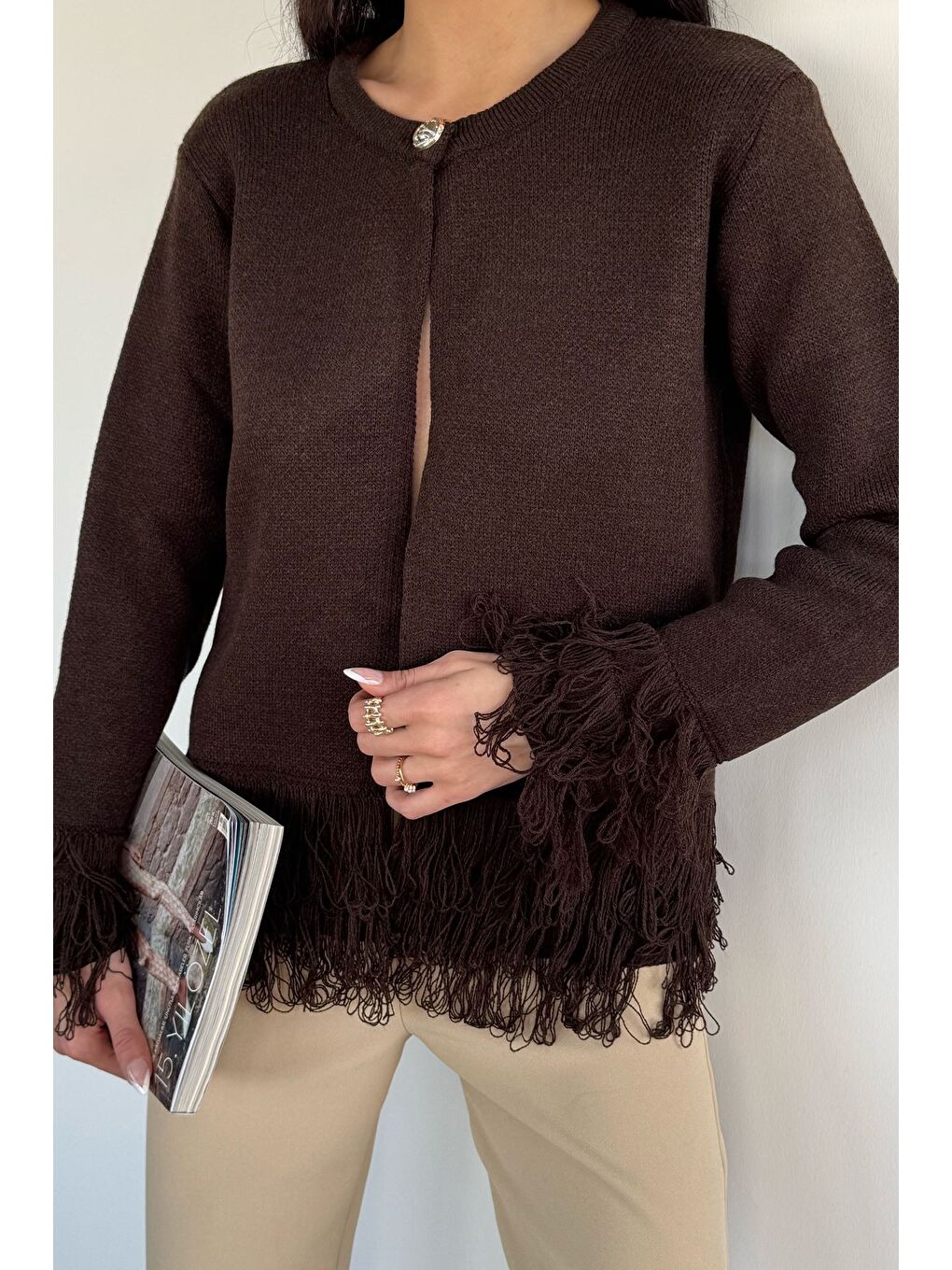 Kahverengi Kadın Püsküllü Triko Hırka-1