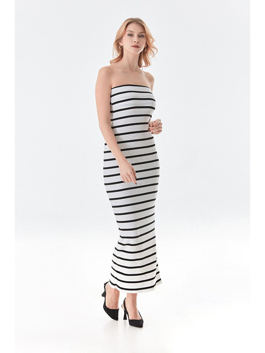 Beyaz Çizgili Yırtmaçlı Triko Straplez Elbise-2