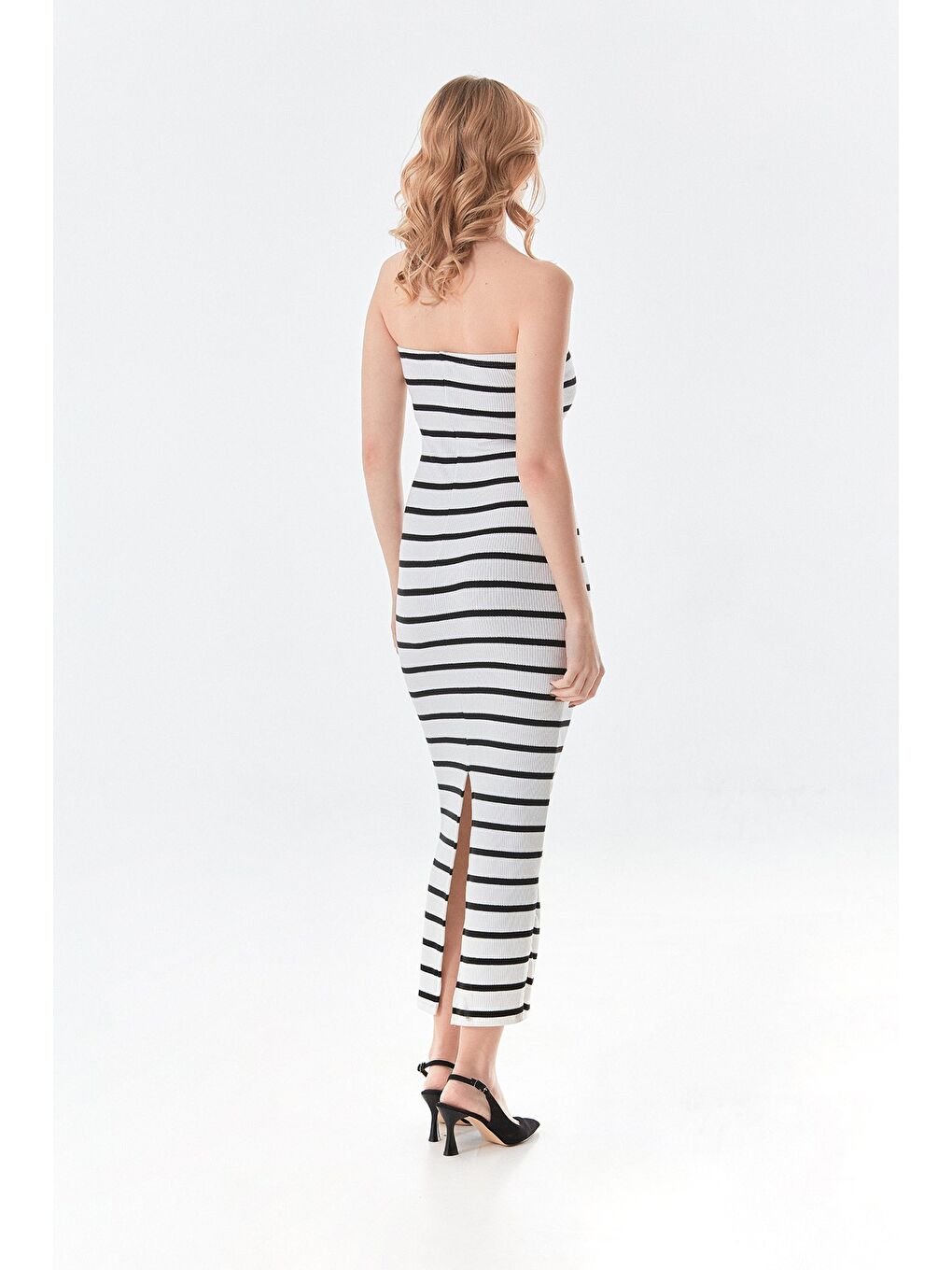 Beyaz Çizgili Yırtmaçlı Triko Straplez Elbise-3
