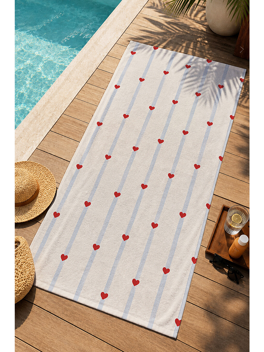 Kırmızı Mavi Noktalı Beyaz Desenli 70x150 Plaj Havlusu - Dijital Baskılı Solmaz Banyo Havlusu-1