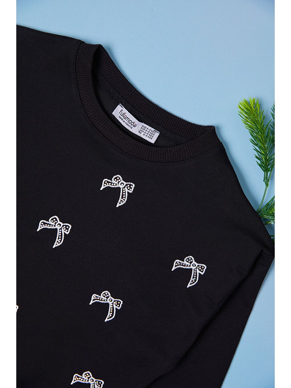 Siyah Fiyonk Nakışlı Taşlı Kız Çocuk Sweatshirt-1