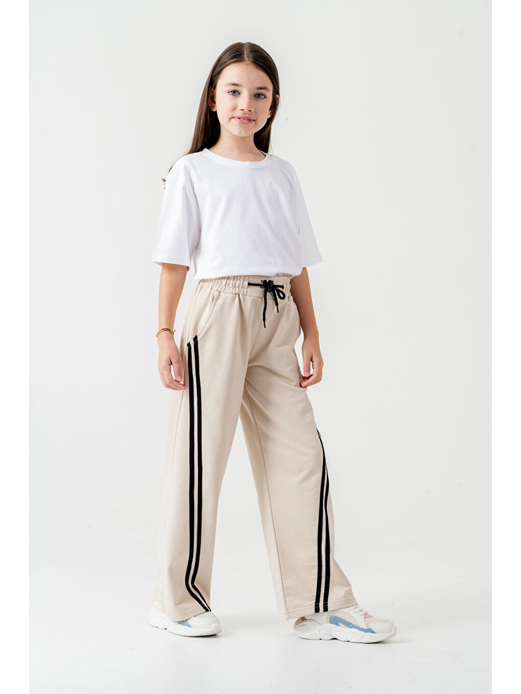 Bej Geniş Paçalı Balık Sırtı Yanları Şeritli Kız Çocuk Eşofman Altı-3