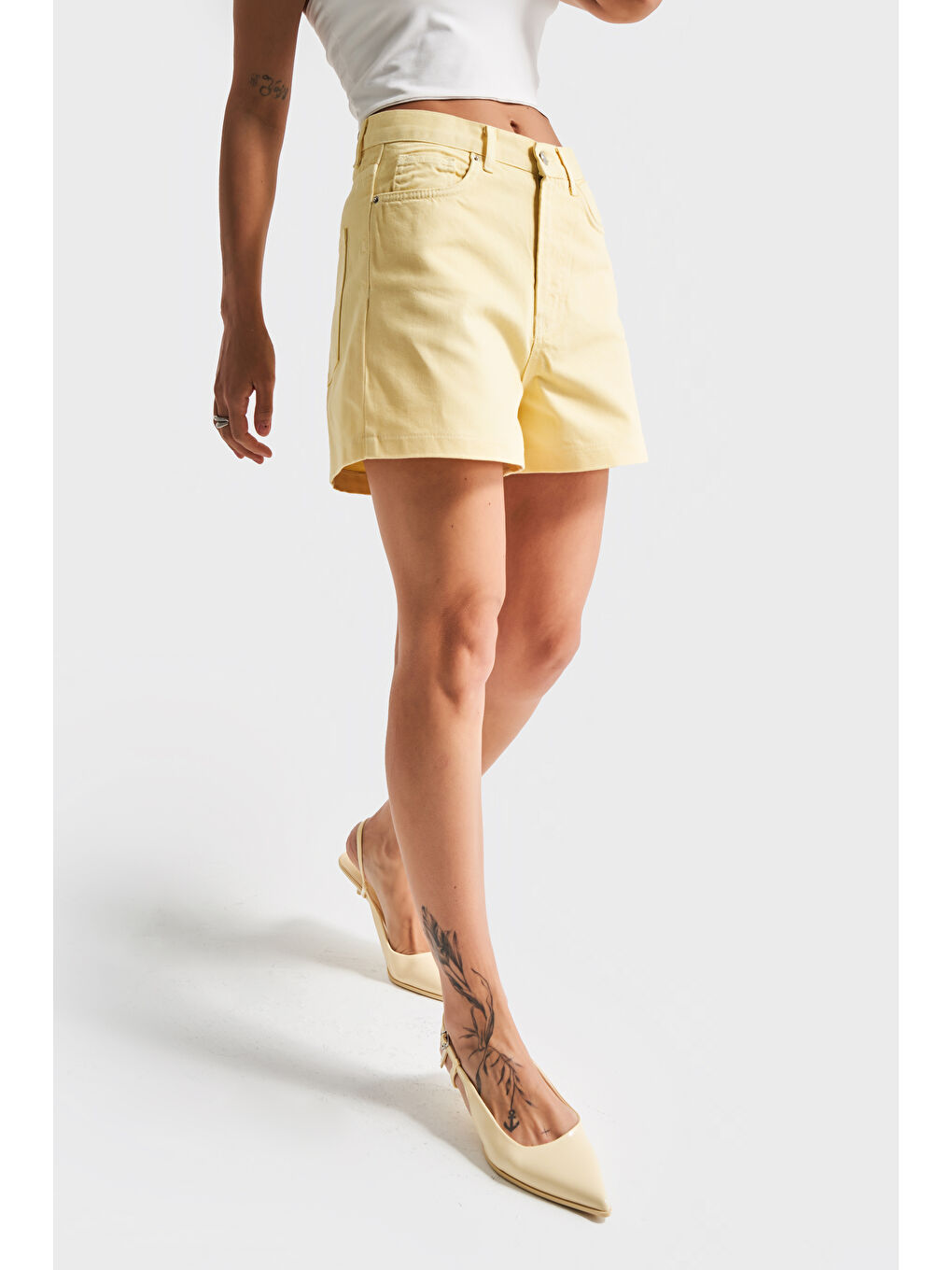 Kadın Sarı Renk 6s5-108 Mom Fit Rahat Kesim Midi Boy %100 Pamuk Denim Şort-4