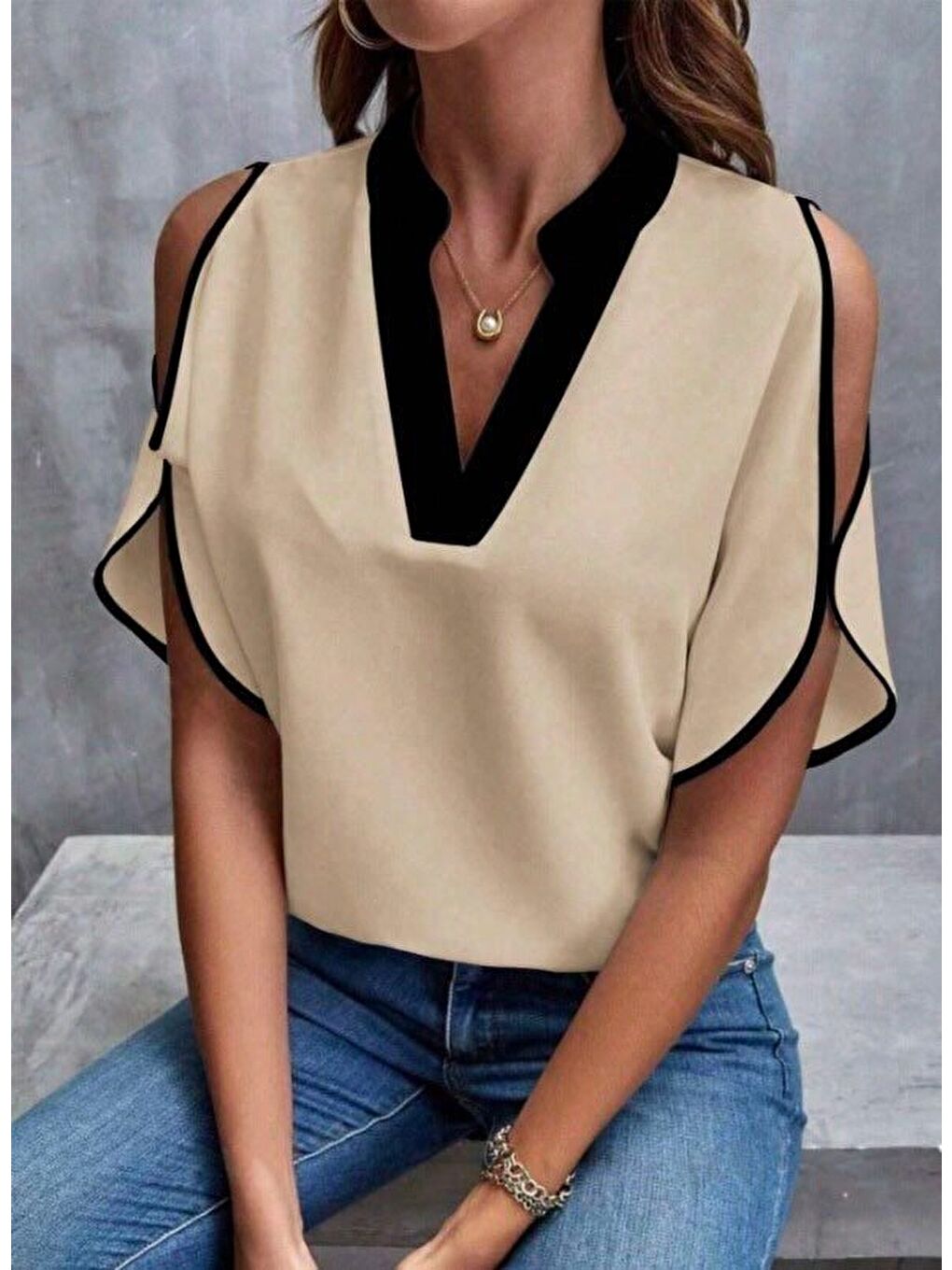 Bej Kadın Kısa Kollu V Yakalı Ithal Krep Bluz-1