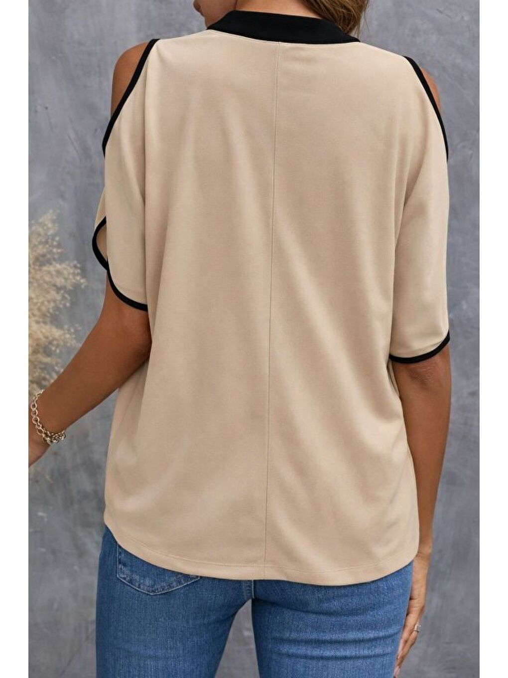 Bej Kadın Kısa Kollu V Yakalı Ithal Krep Bluz-2