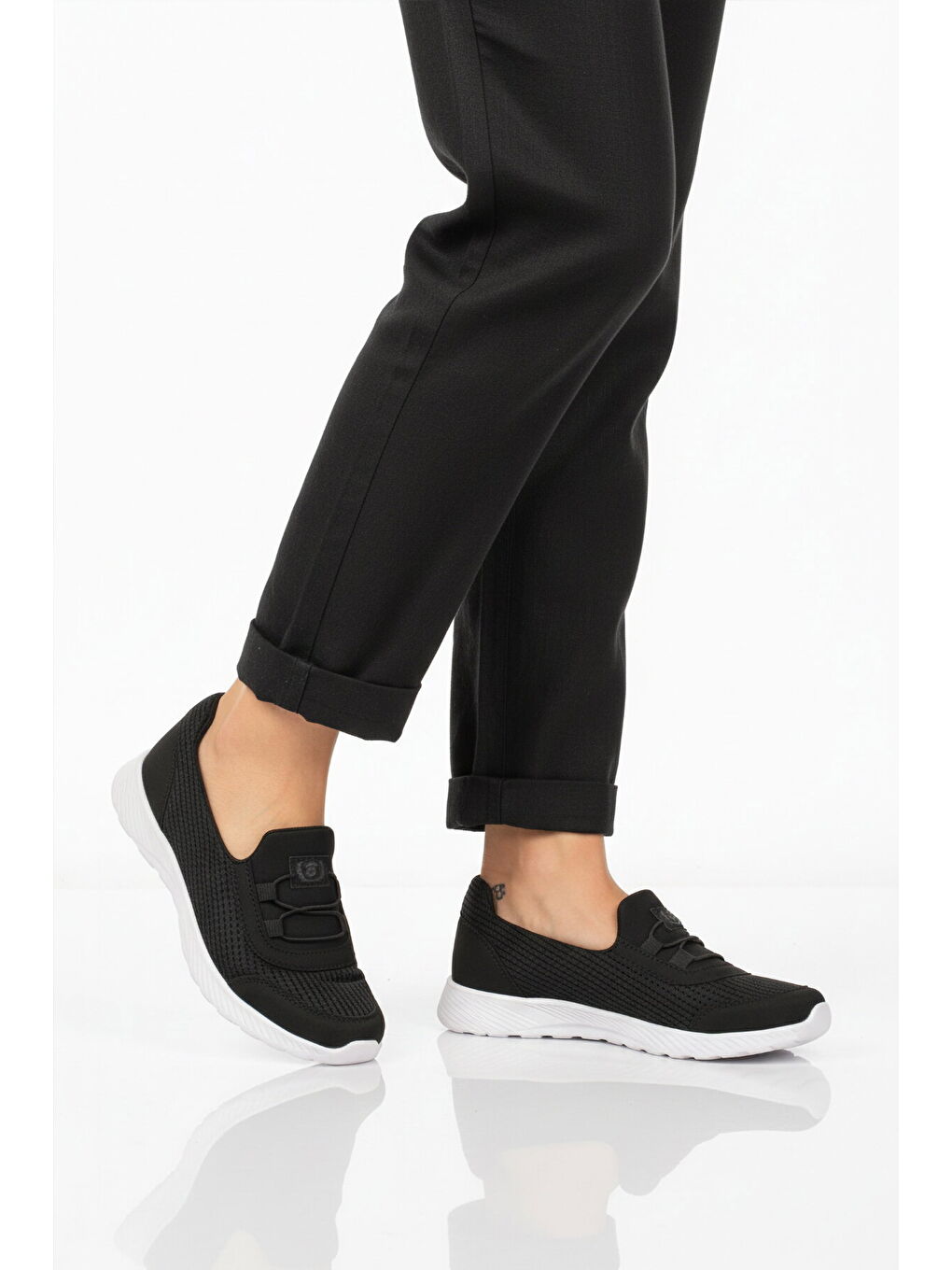 Siyah Beyaz Fileli Hafif Esnek Kolay Giyilebilir Kadın Casual Ayakkabı 575 G-1