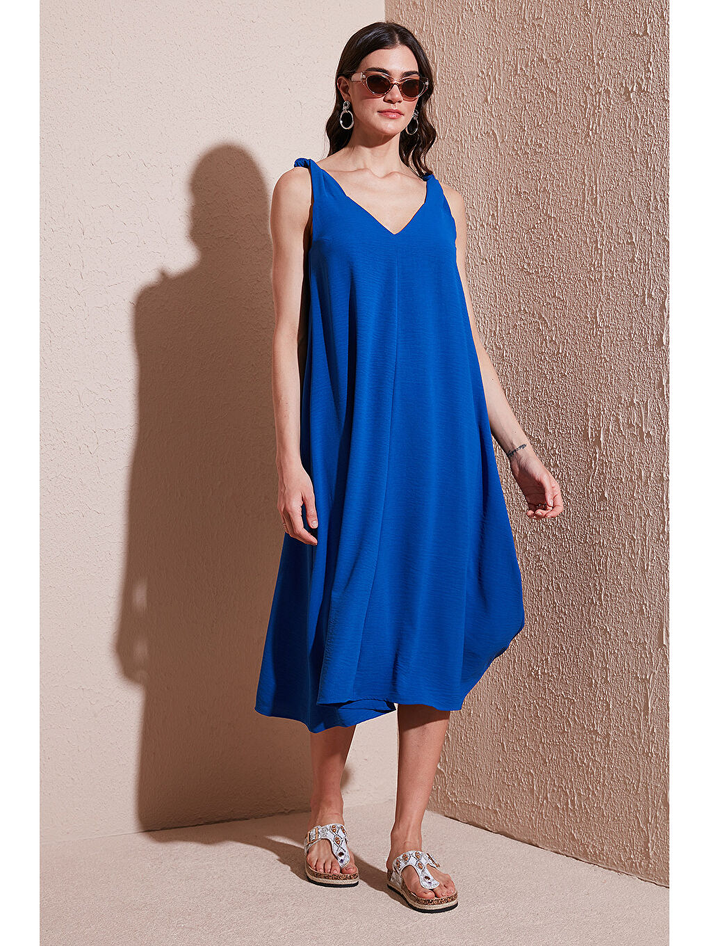 Mavi Oversize Fit V Yaka Midi Boy Basic Kadın Elbise 6788688