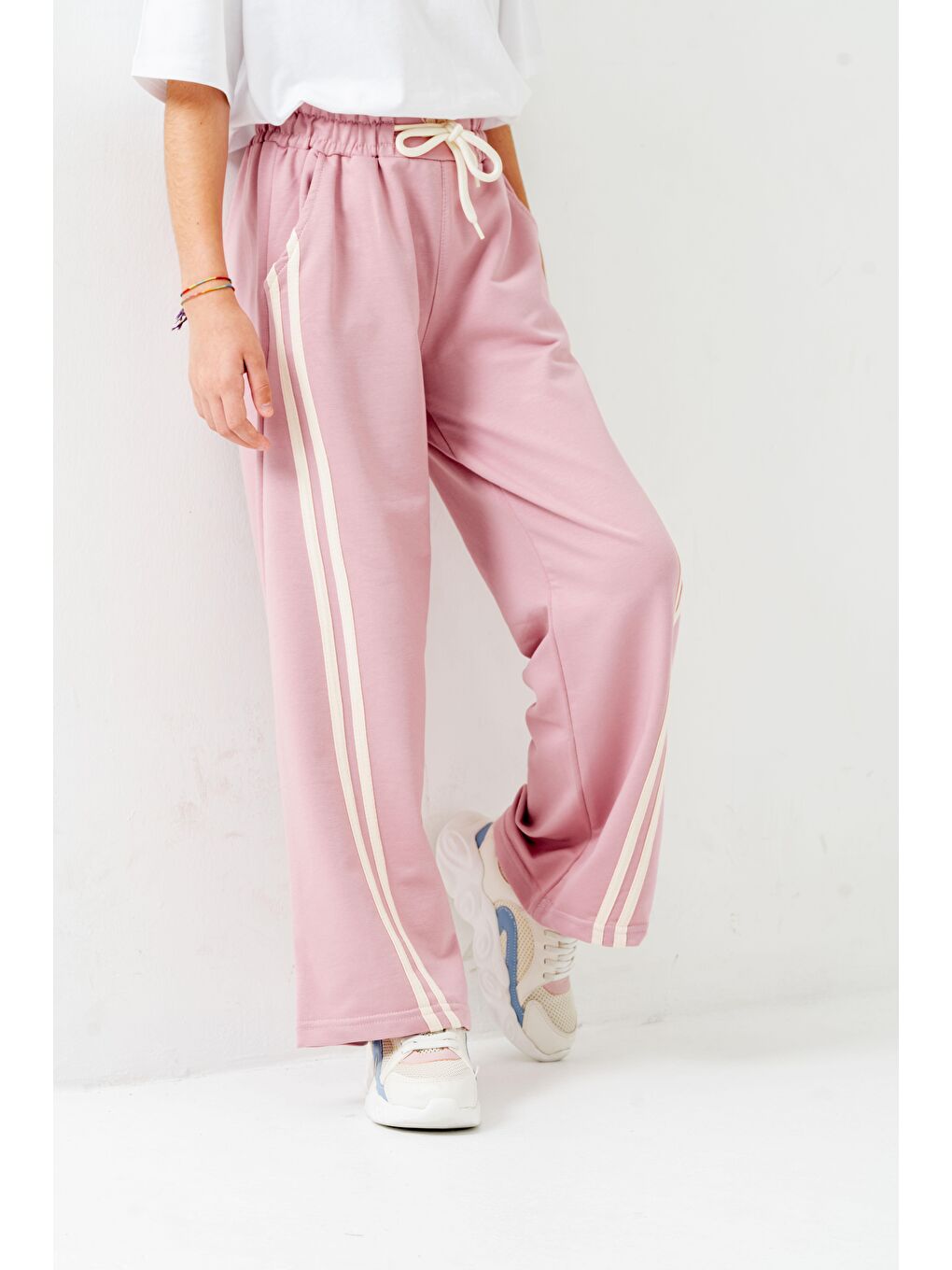 Pembe Geniş Paçalı Balık Sırtı Yanları Şeritli Kız Çocuk Eşofman Altı-5