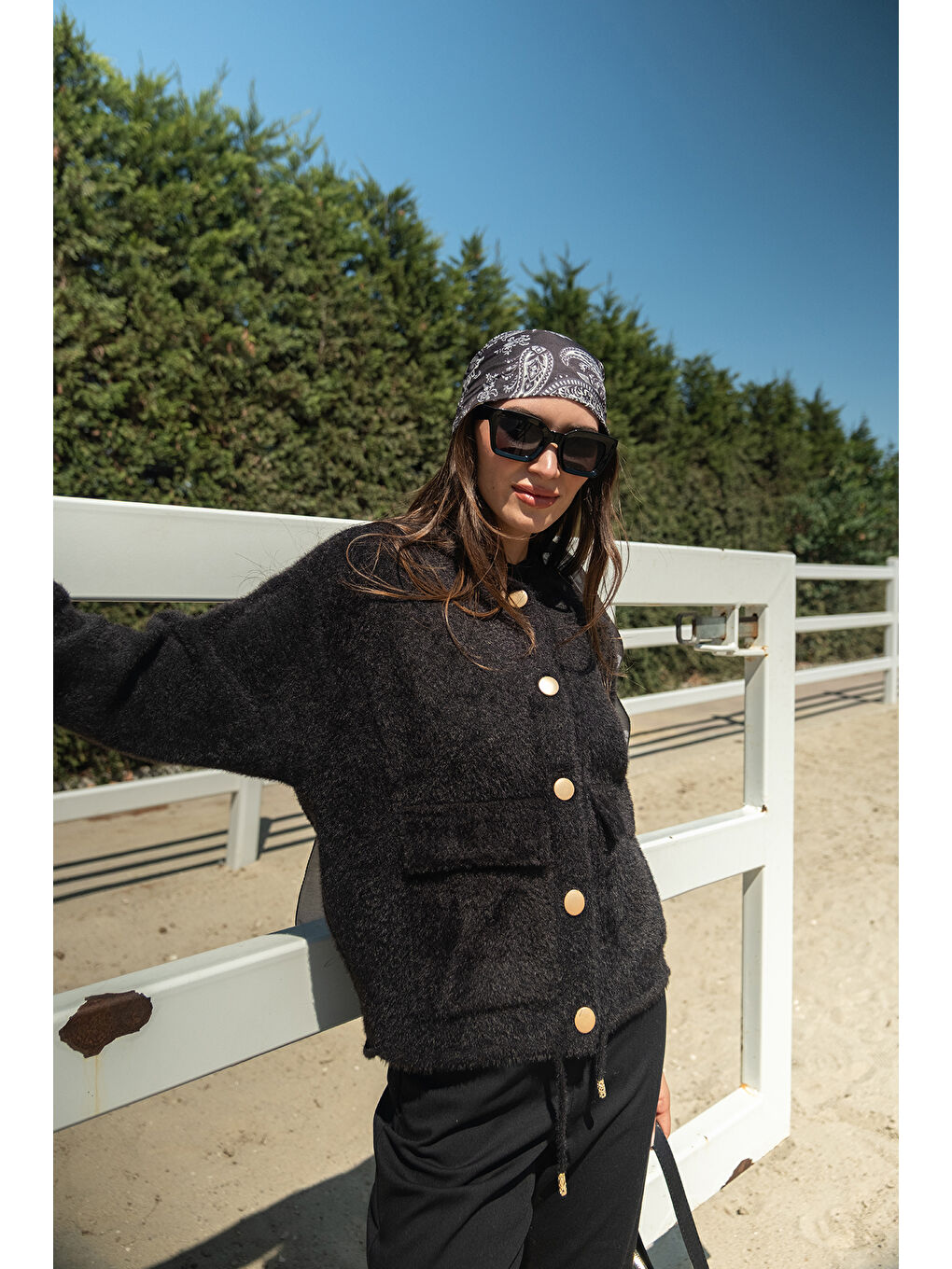 Kadın Kapüşonlu Kısa Triko Ceket Siyah-1