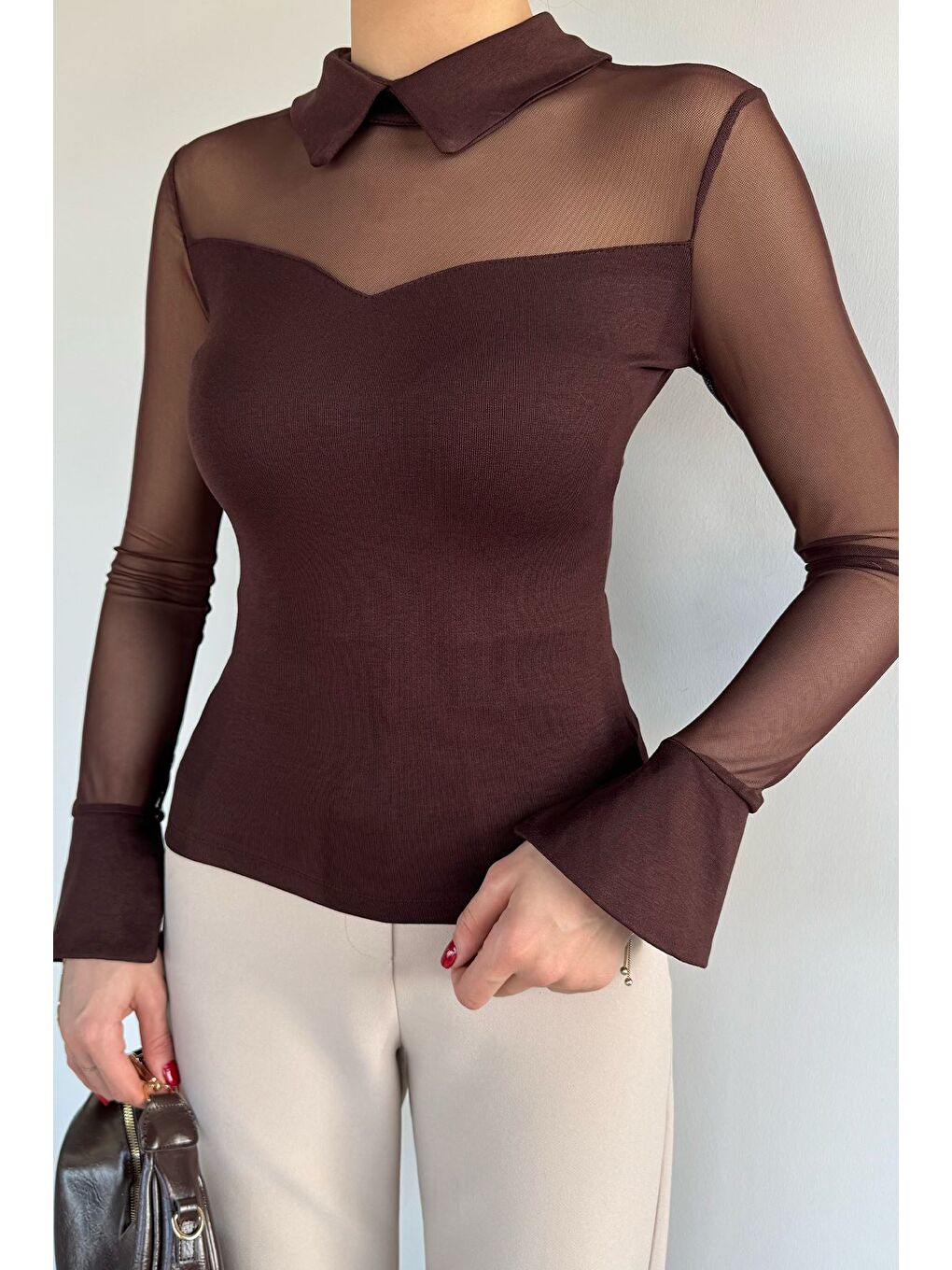 Kahverengi Kadın Polo Yaka Tül Garnili Elastanlı Bluz-1