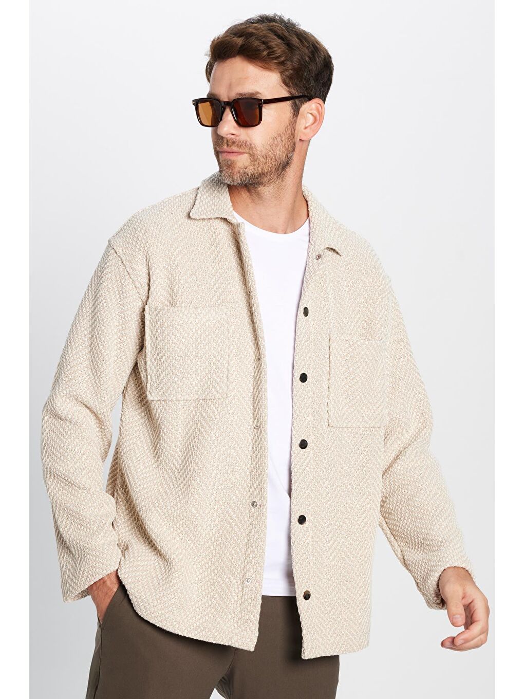 Ekru Erkek Relax Fit Rahat Kesim Örme Çift Cepli Çıtçıtlı Armürlü Gömlek