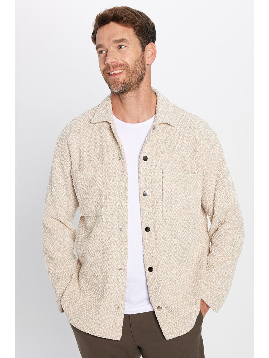 Ekru Erkek Relax Fit Rahat Kesim Örme Çift Cepli Çıtçıtlı Armürlü Gömlek-1