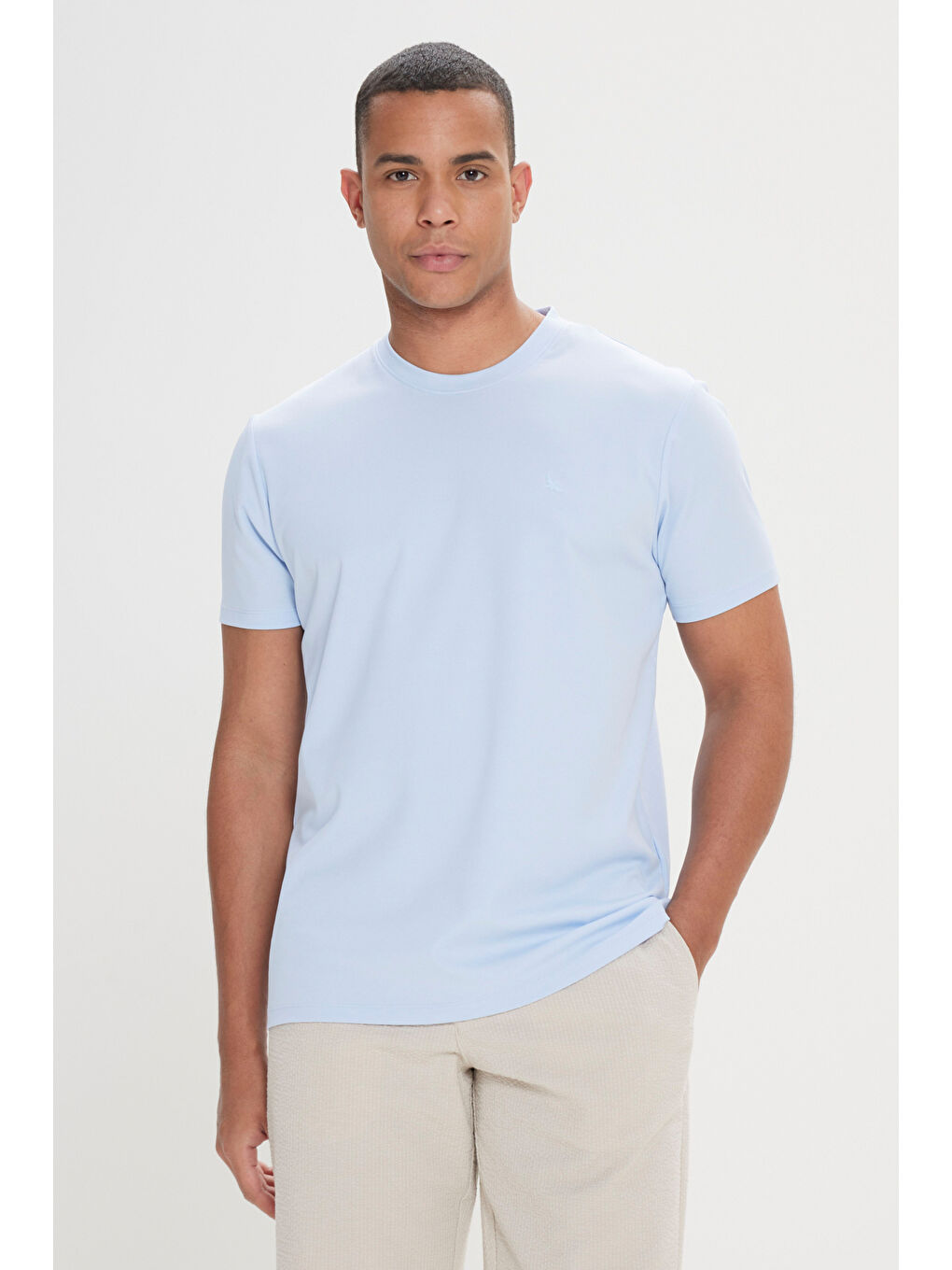 Erkek Açık Mavi Slim Fit Dar Kesim Bisiklet Yaka Pamuklu Tişört