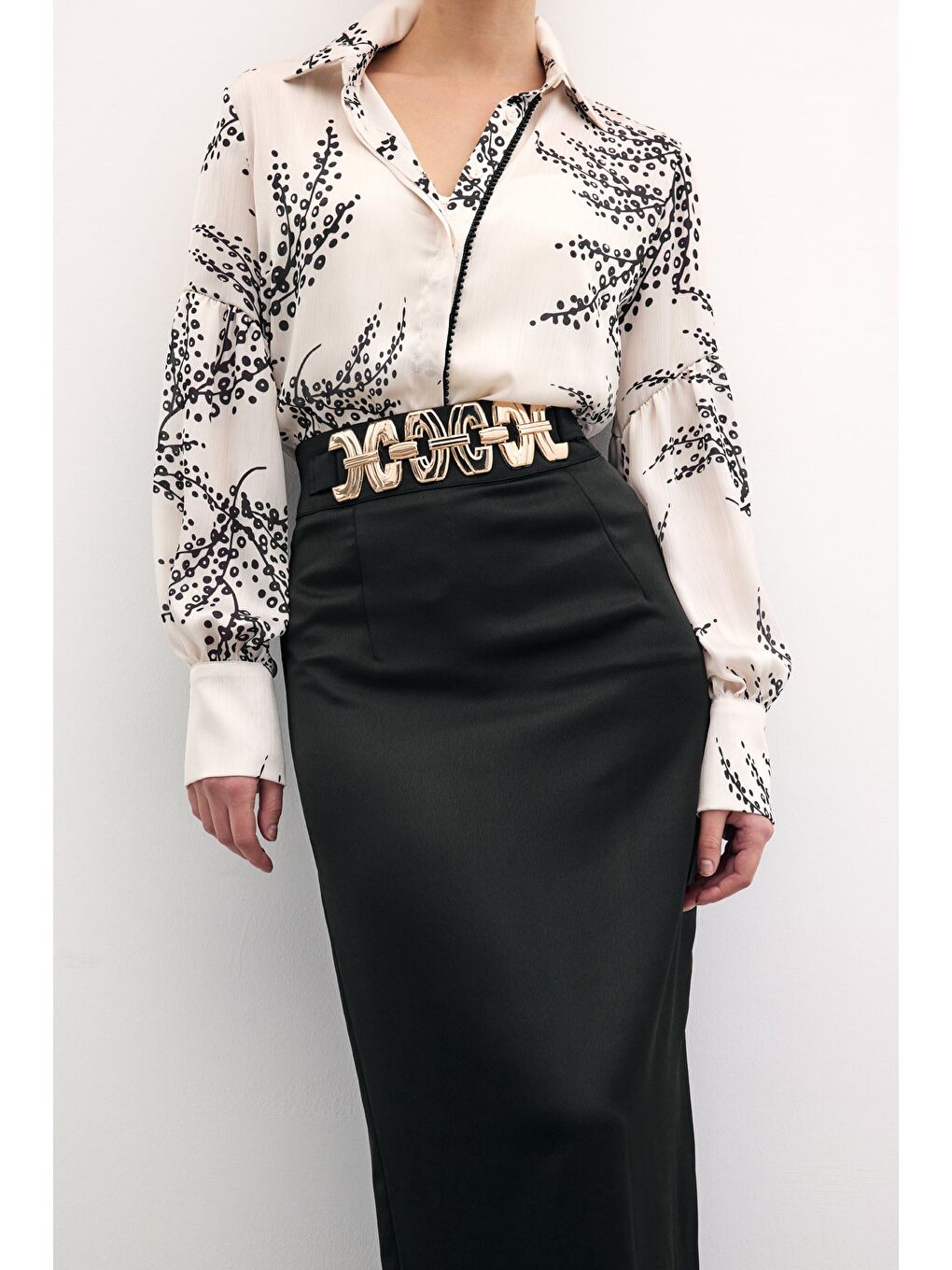 Gold Aksesuarlı Uzun Etek - Siyah-4