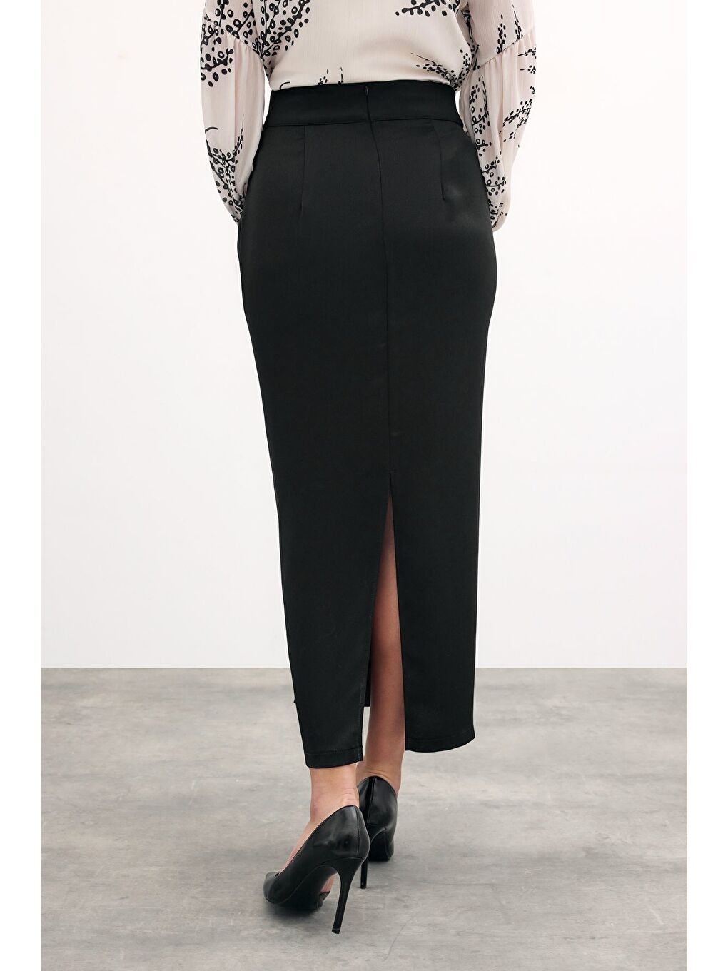 Gold Aksesuarlı Uzun Etek - Siyah-5