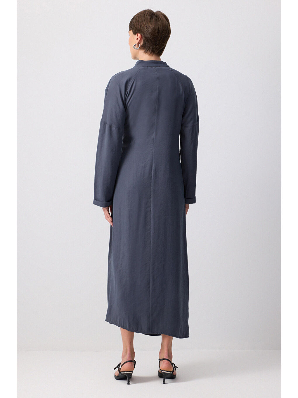 Gri Broş Detaylı Gömlek Elbise-3